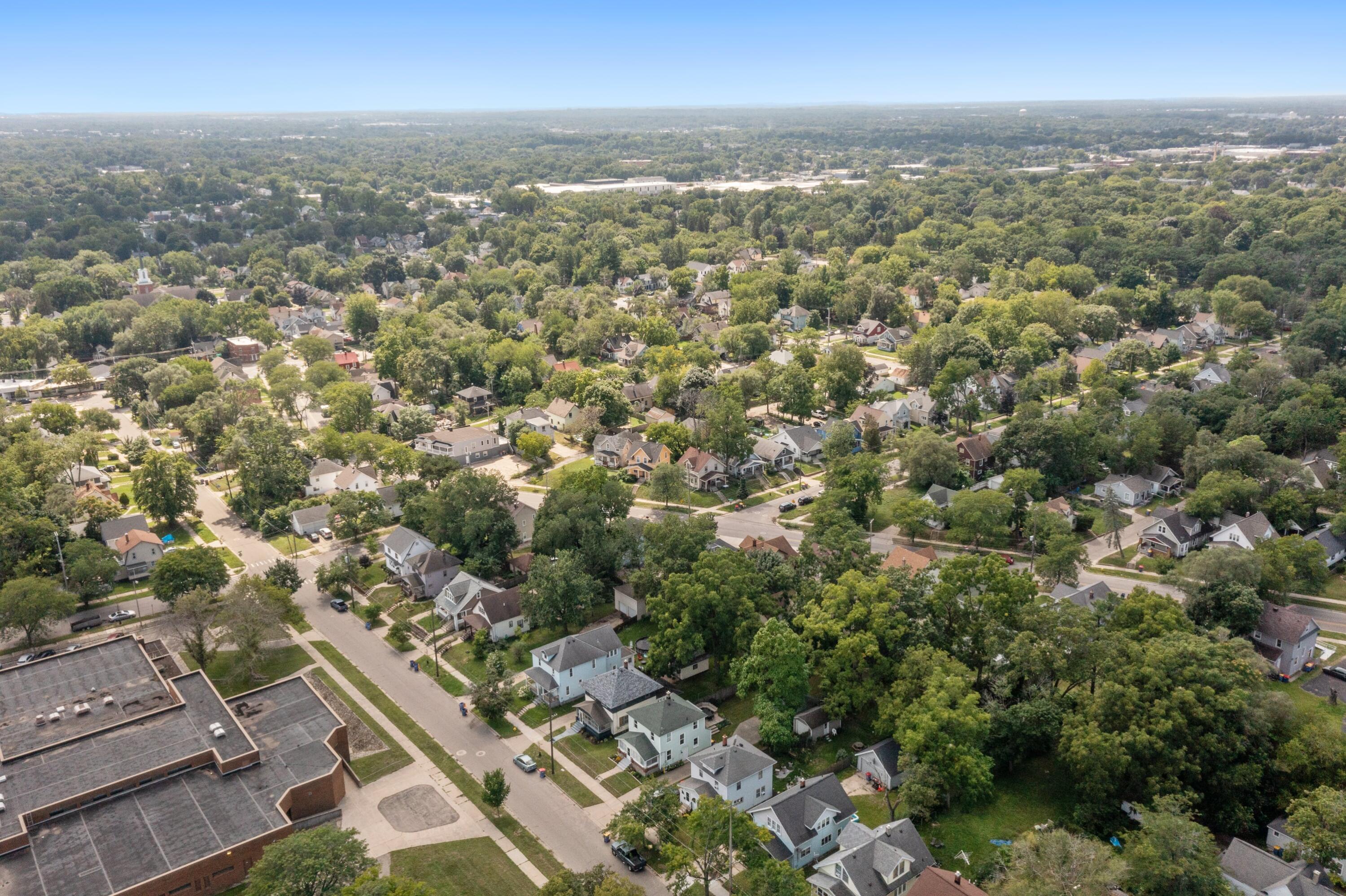 1027 Dallas Avenue SE Grand Rapids MI 49507