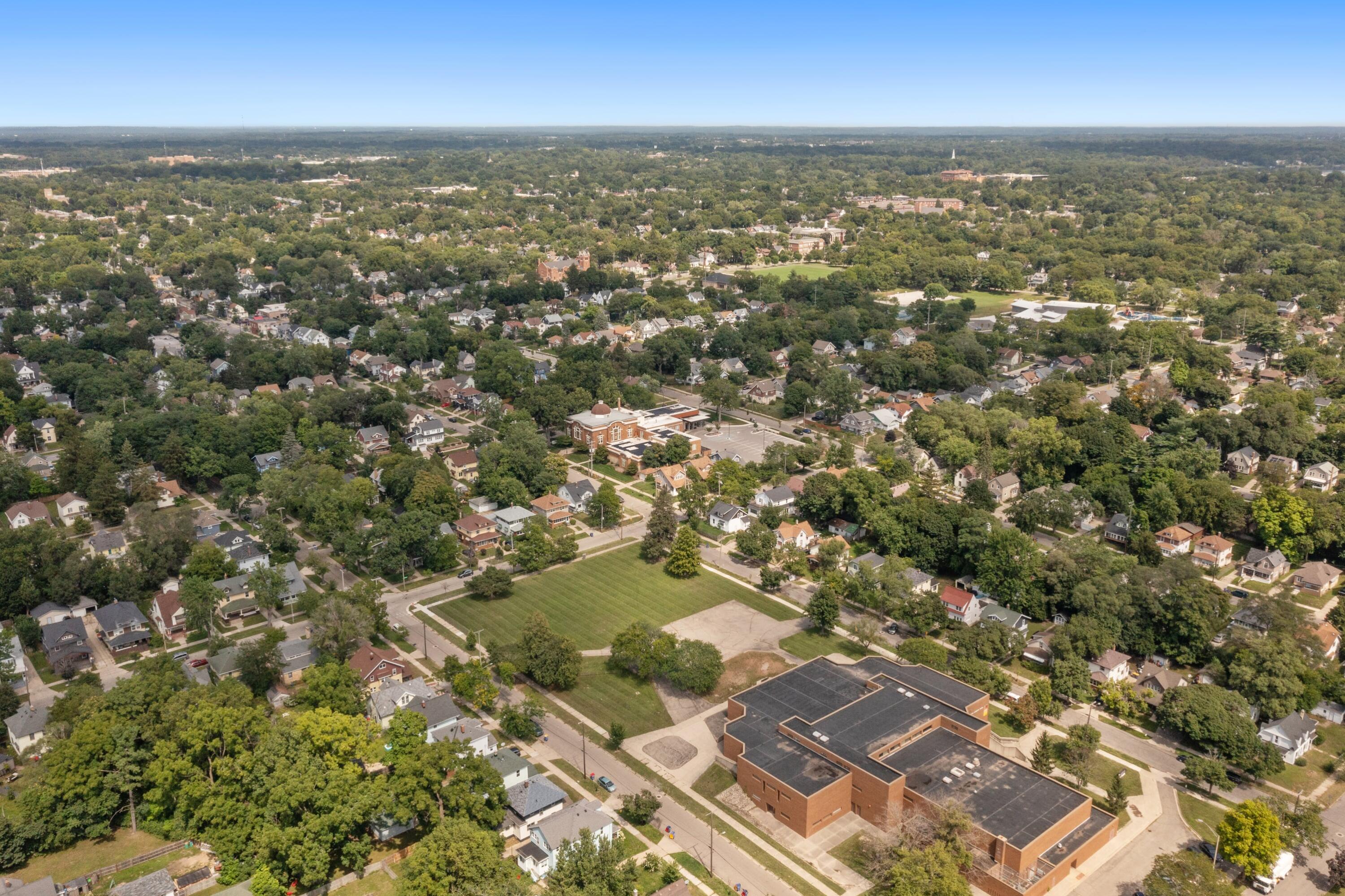 1027 Dallas Avenue SE Grand Rapids MI 49507