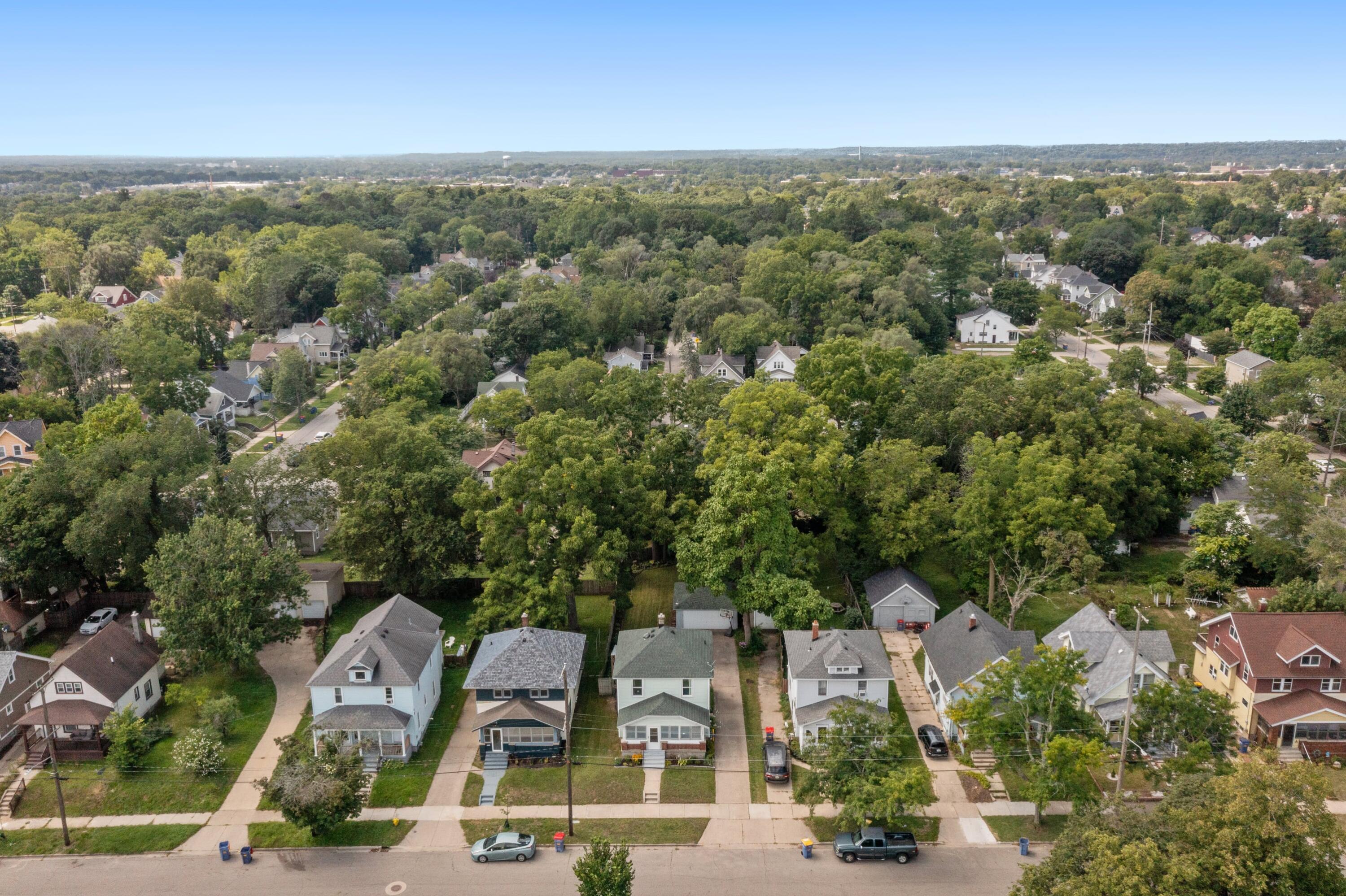 1027 Dallas Avenue SE Grand Rapids MI 49507