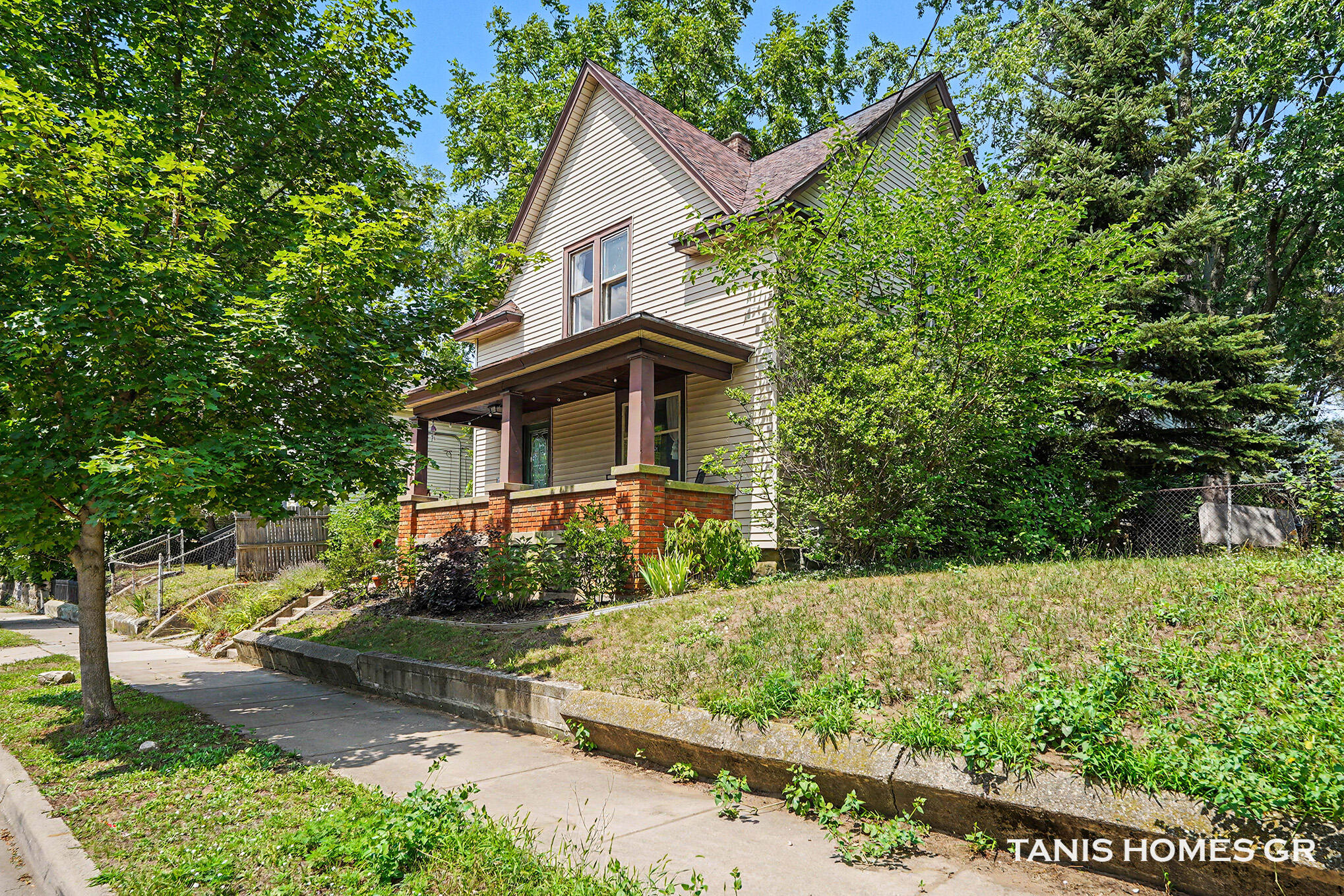 1121 Baxter Street SE Grand Rapids MI 49506