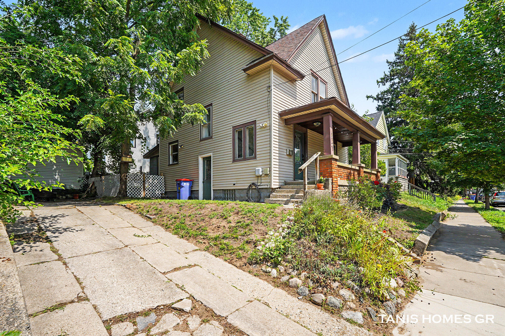 1121 Baxter Street SE Grand Rapids MI 49506