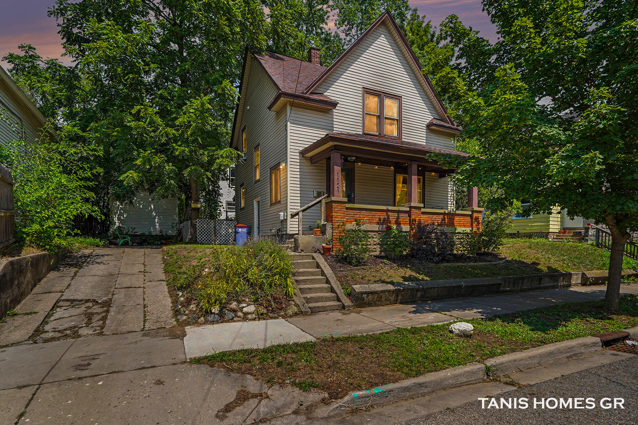 1121 Baxter Street SE Grand Rapids MI 49506