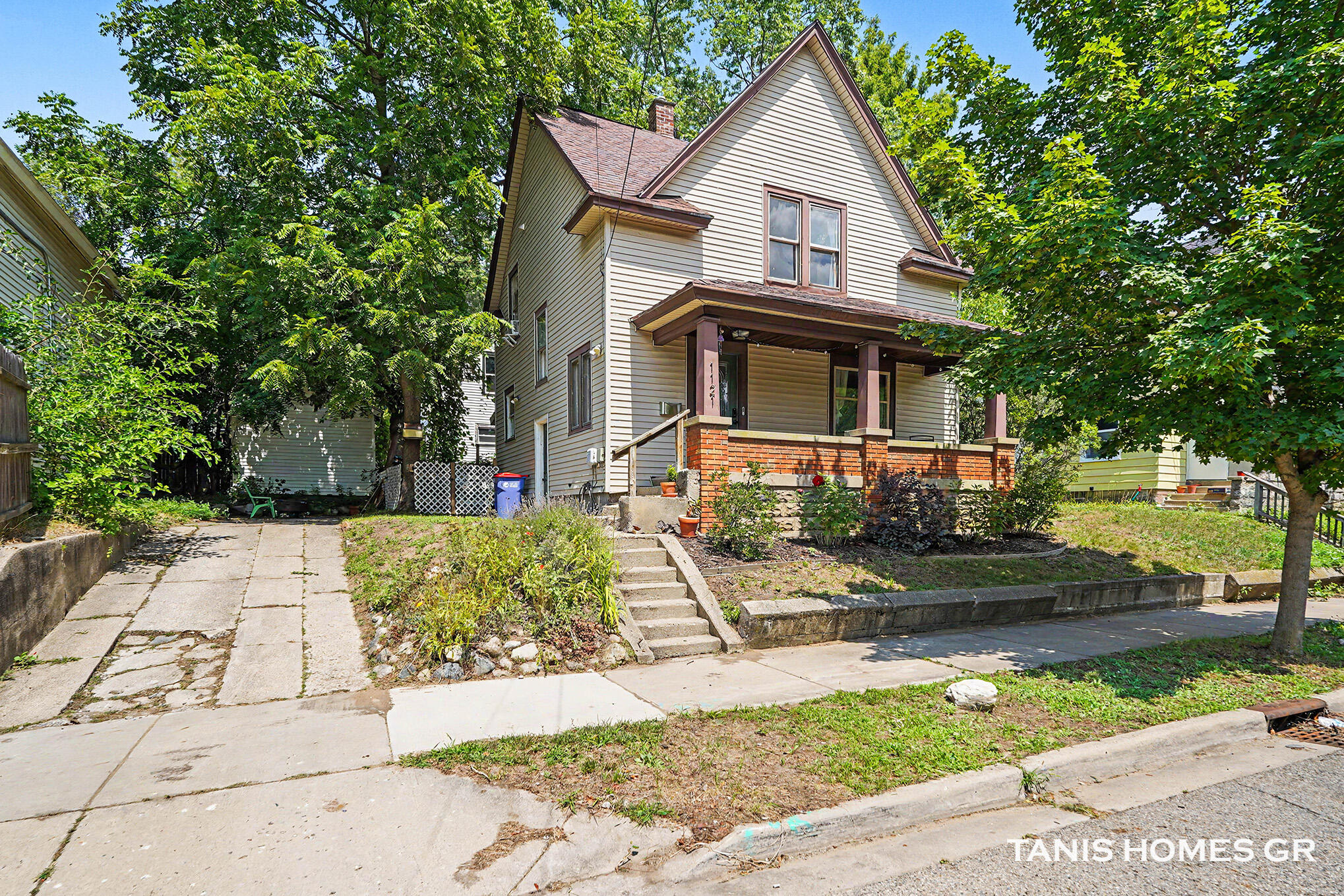 1121 Baxter Street SE Grand Rapids MI 49506