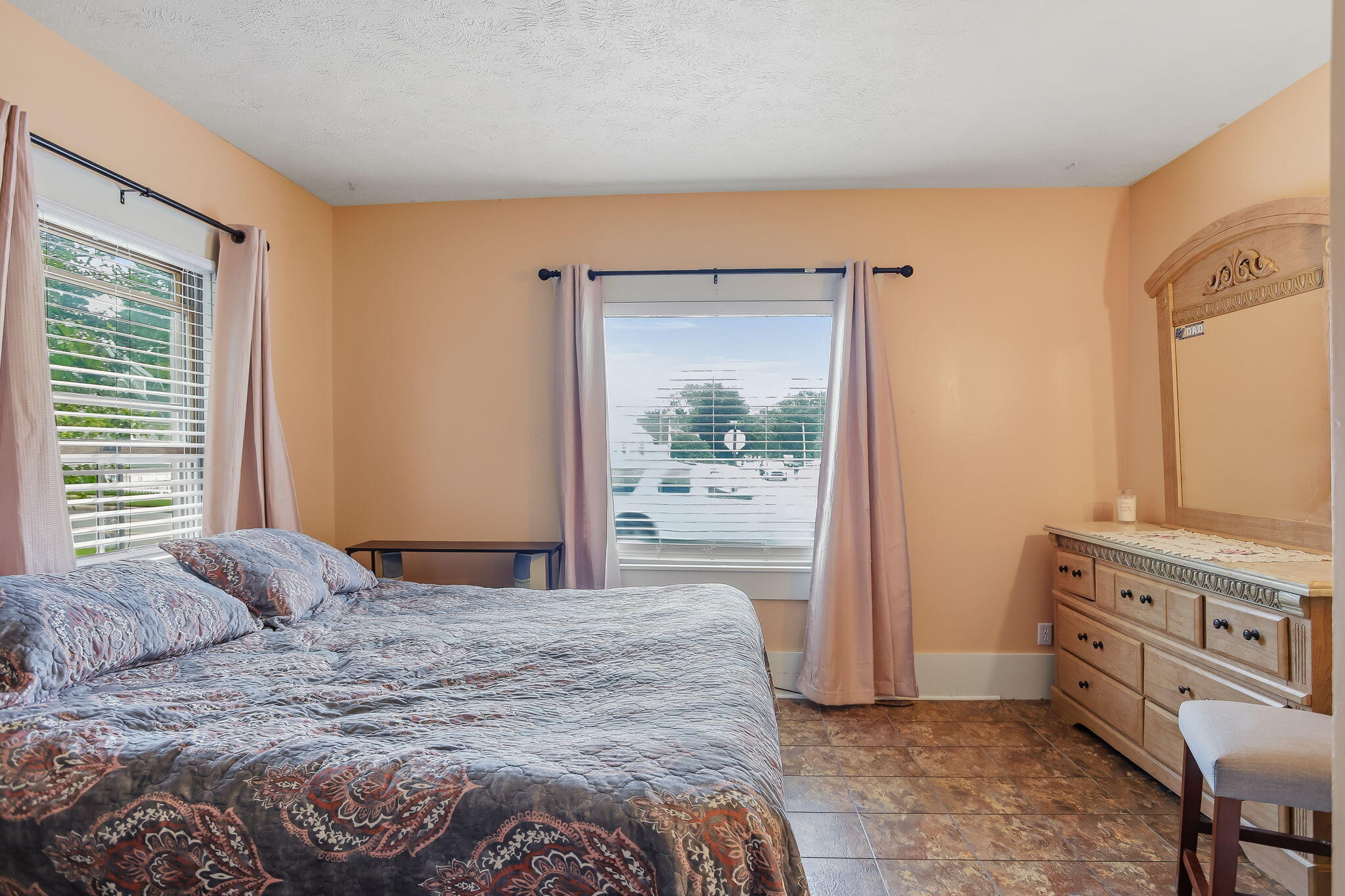33 S State Street Zeeland MI 49464