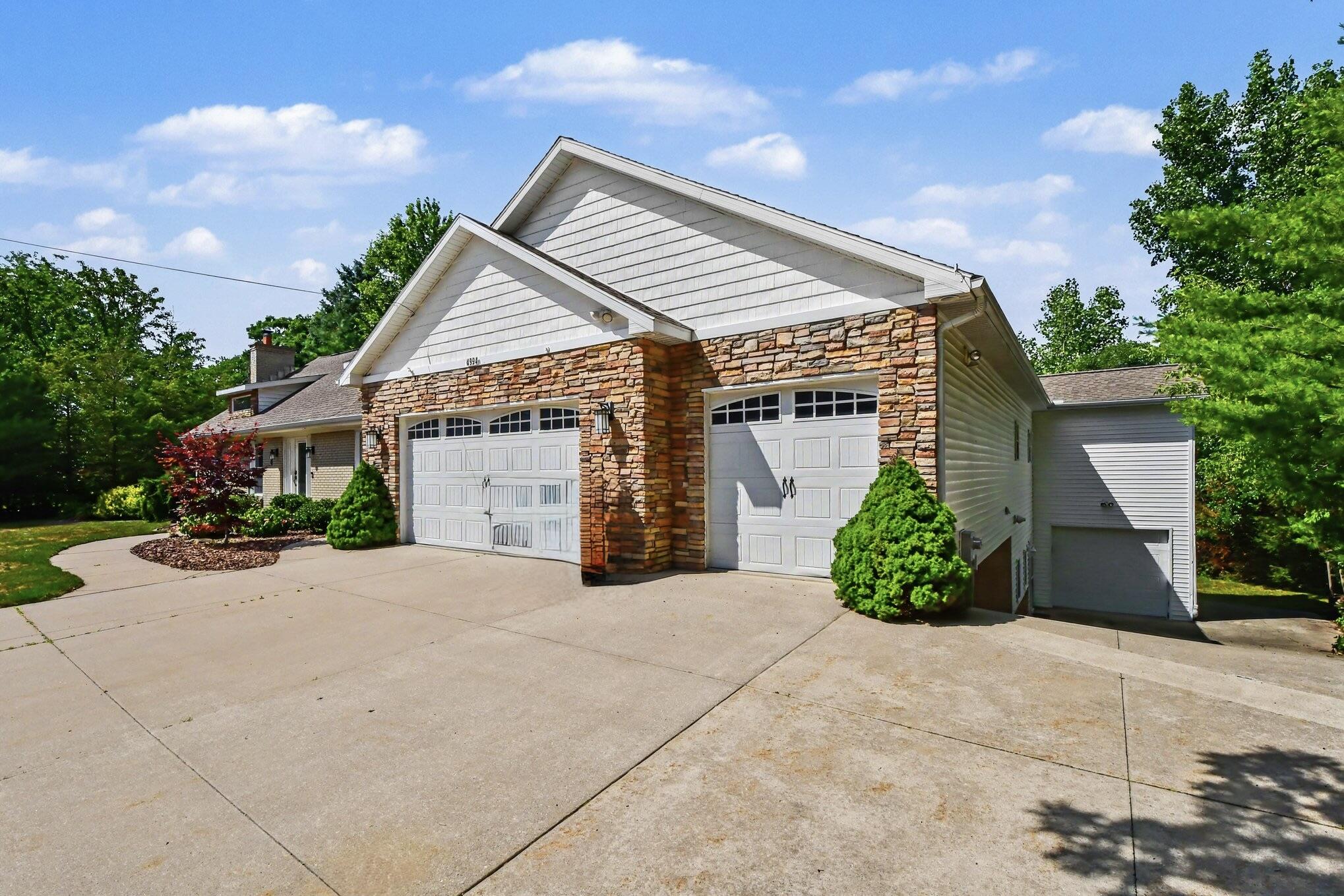 4994 Bluff Drive NE Grand Rapids MI 49525