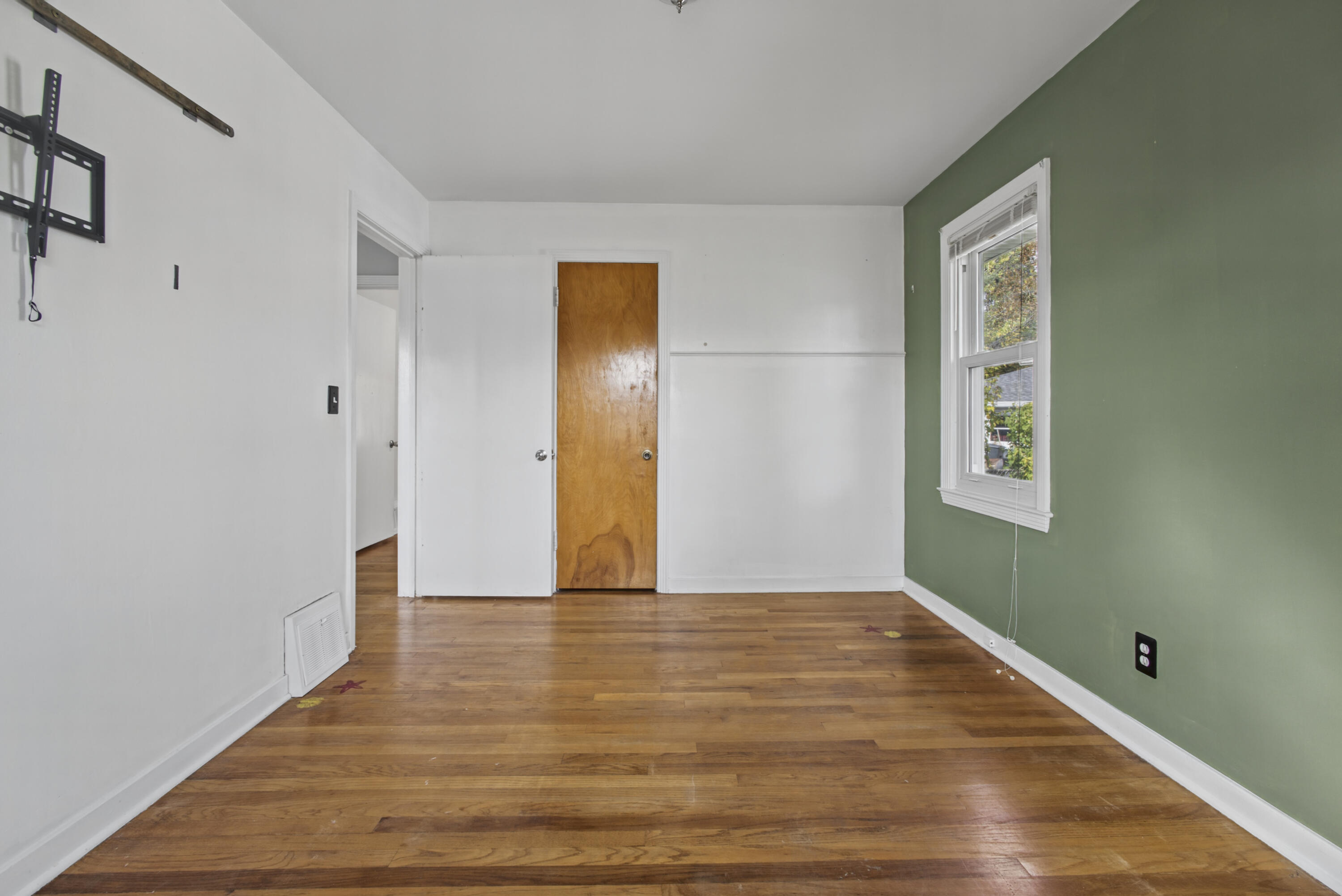 1031 Truxton Avenue NE Grand Rapids MI 49505