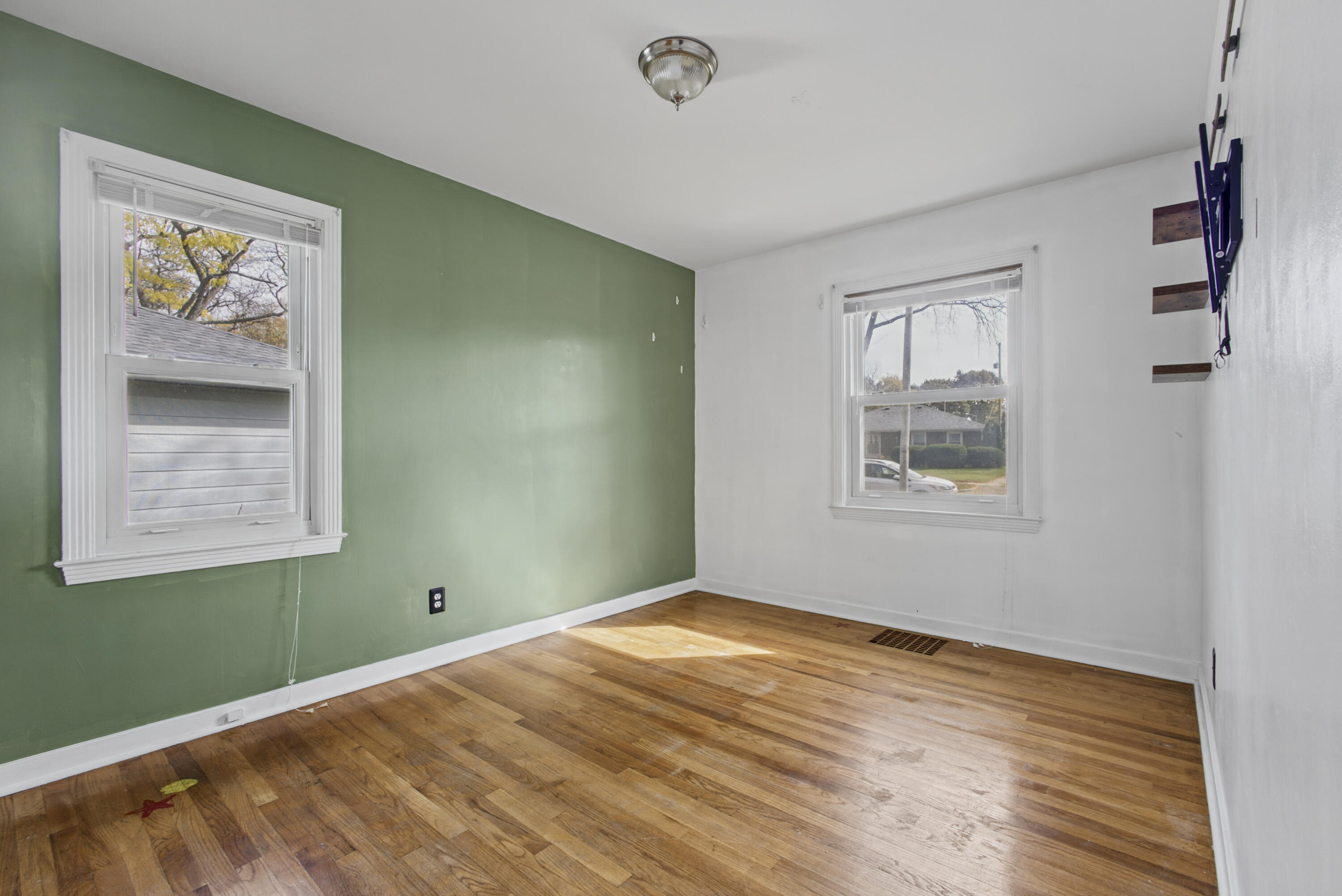 1031 Truxton Avenue NE Grand Rapids MI 49505