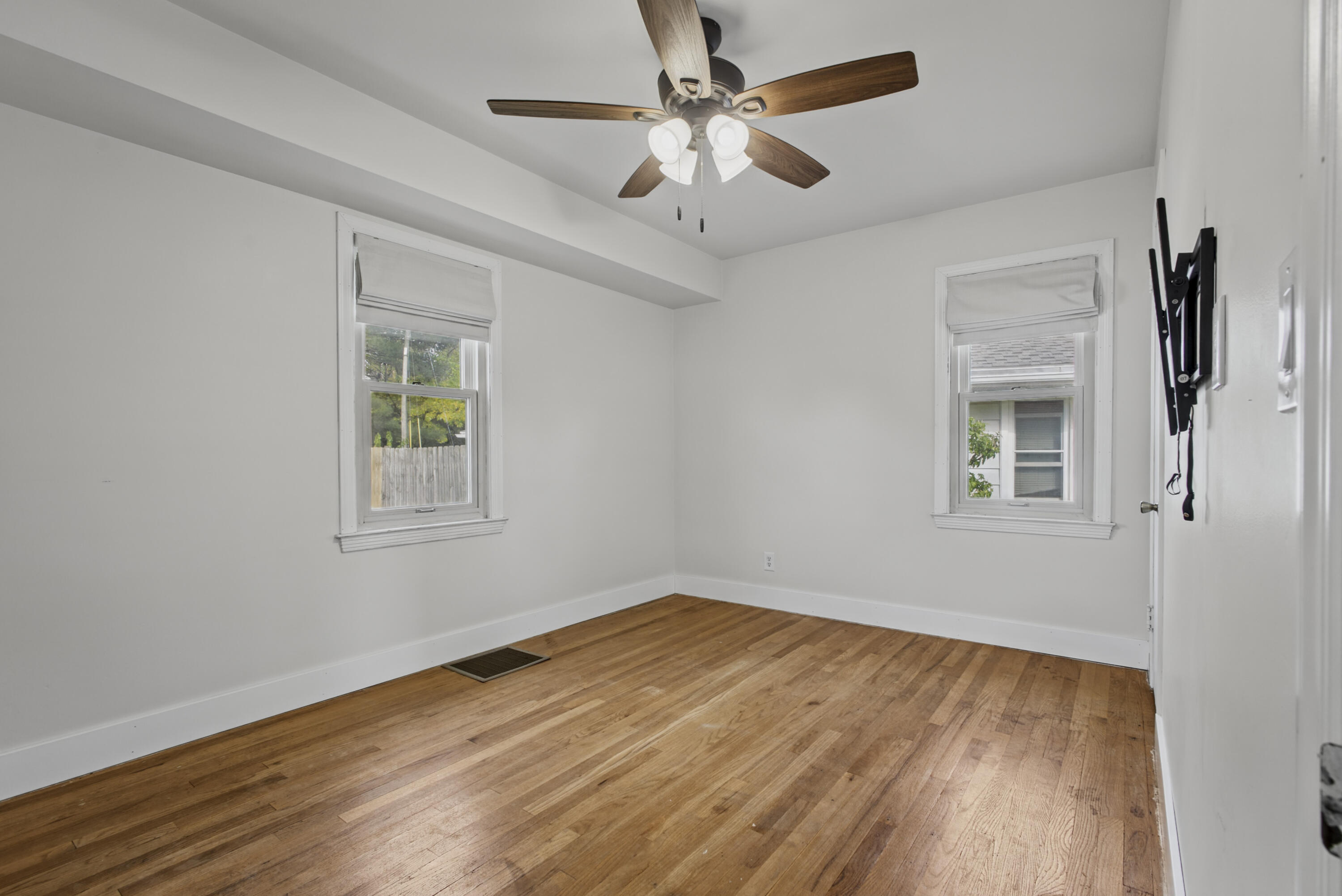 1031 Truxton Avenue NE Grand Rapids MI 49505