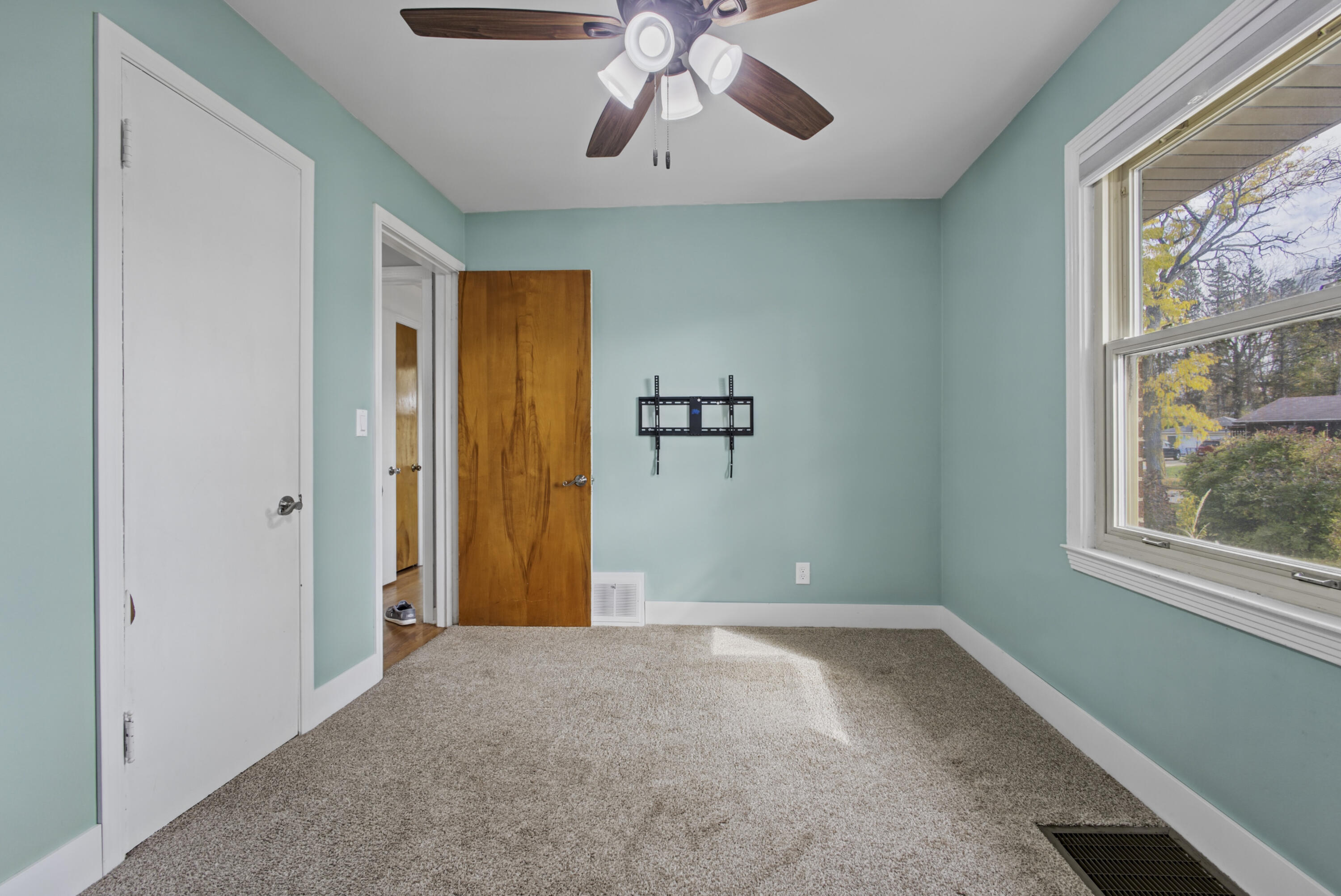 1031 Truxton Avenue NE Grand Rapids MI 49505