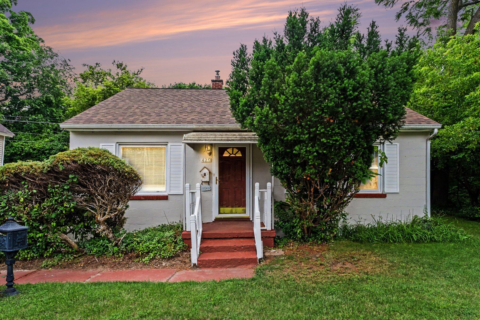 429 Coldbrook Street NE Grand Rapids MI 49503
