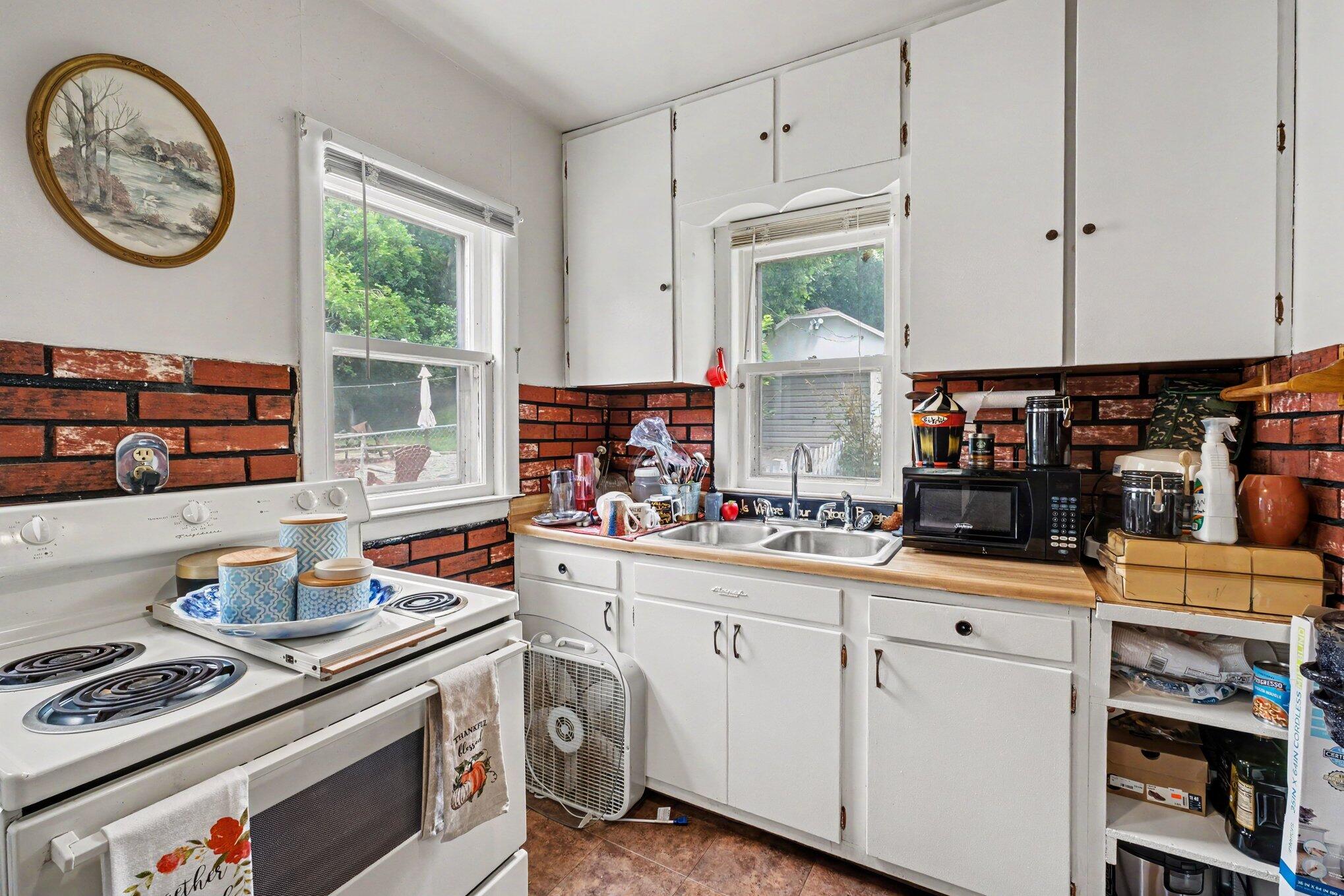 429 Coldbrook Street NE Grand Rapids MI 49503