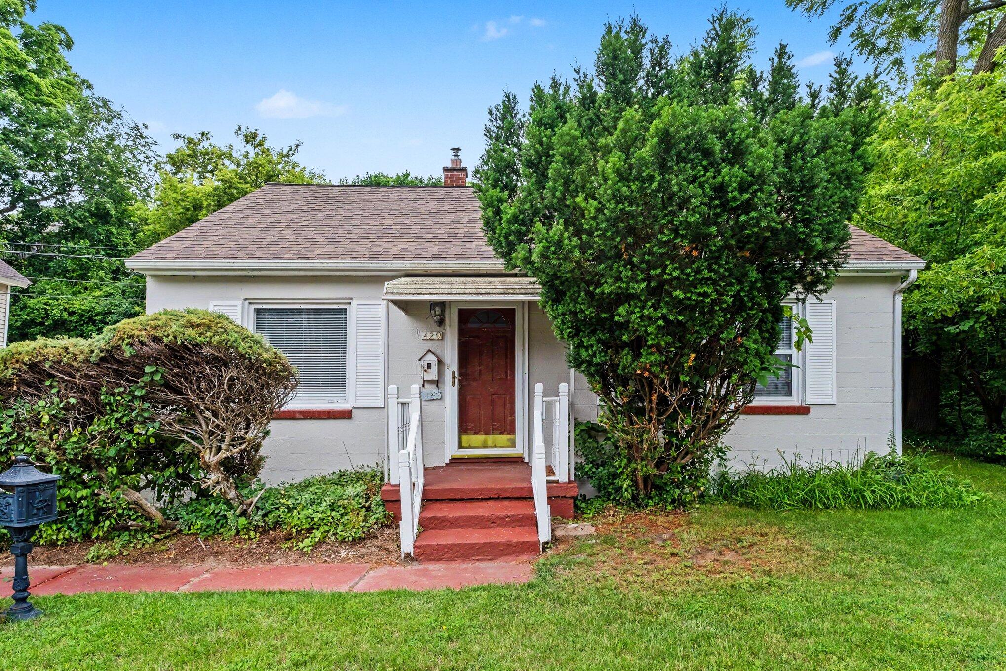 429 Coldbrook Street NE Grand Rapids MI 49503