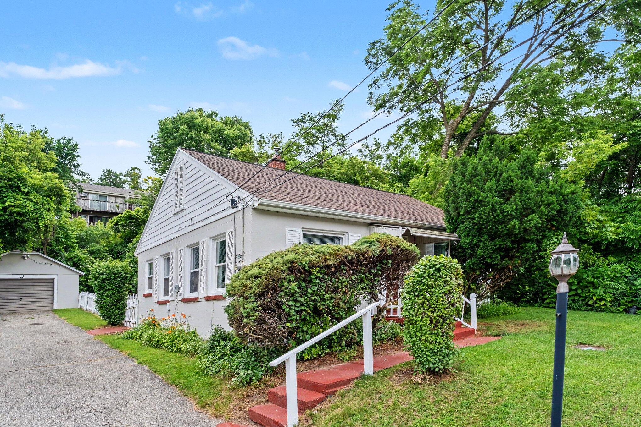 429 Coldbrook Street NE Grand Rapids MI 49503