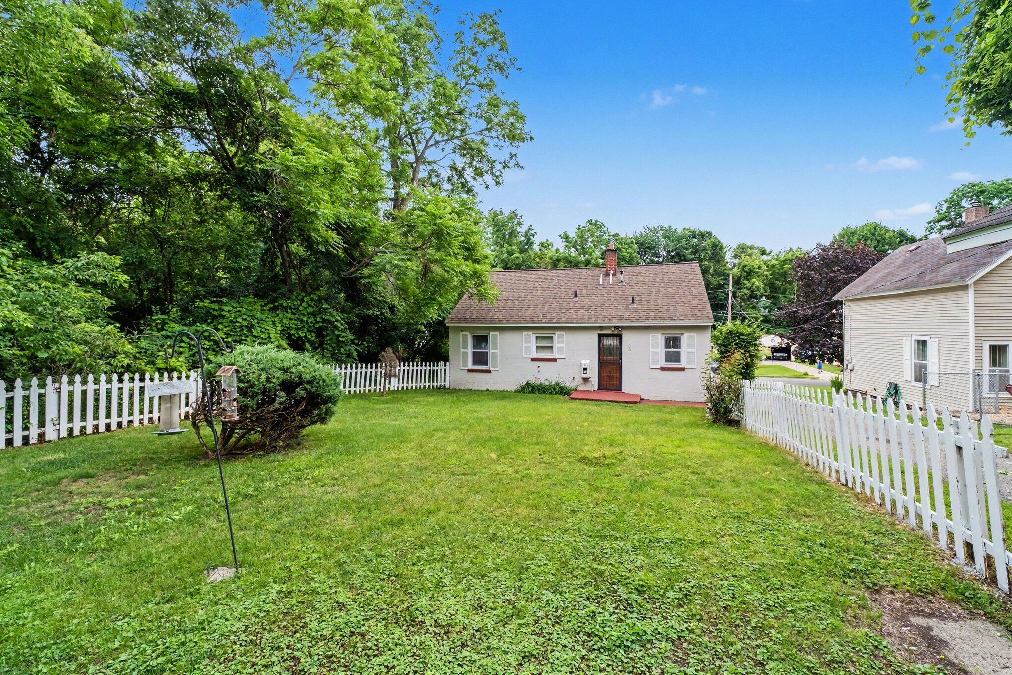 429 Coldbrook Street NE Grand Rapids MI 49503
