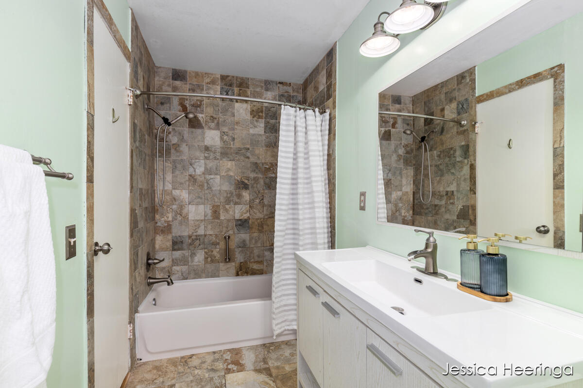 475 Northland Court NE Rockford MI 49341