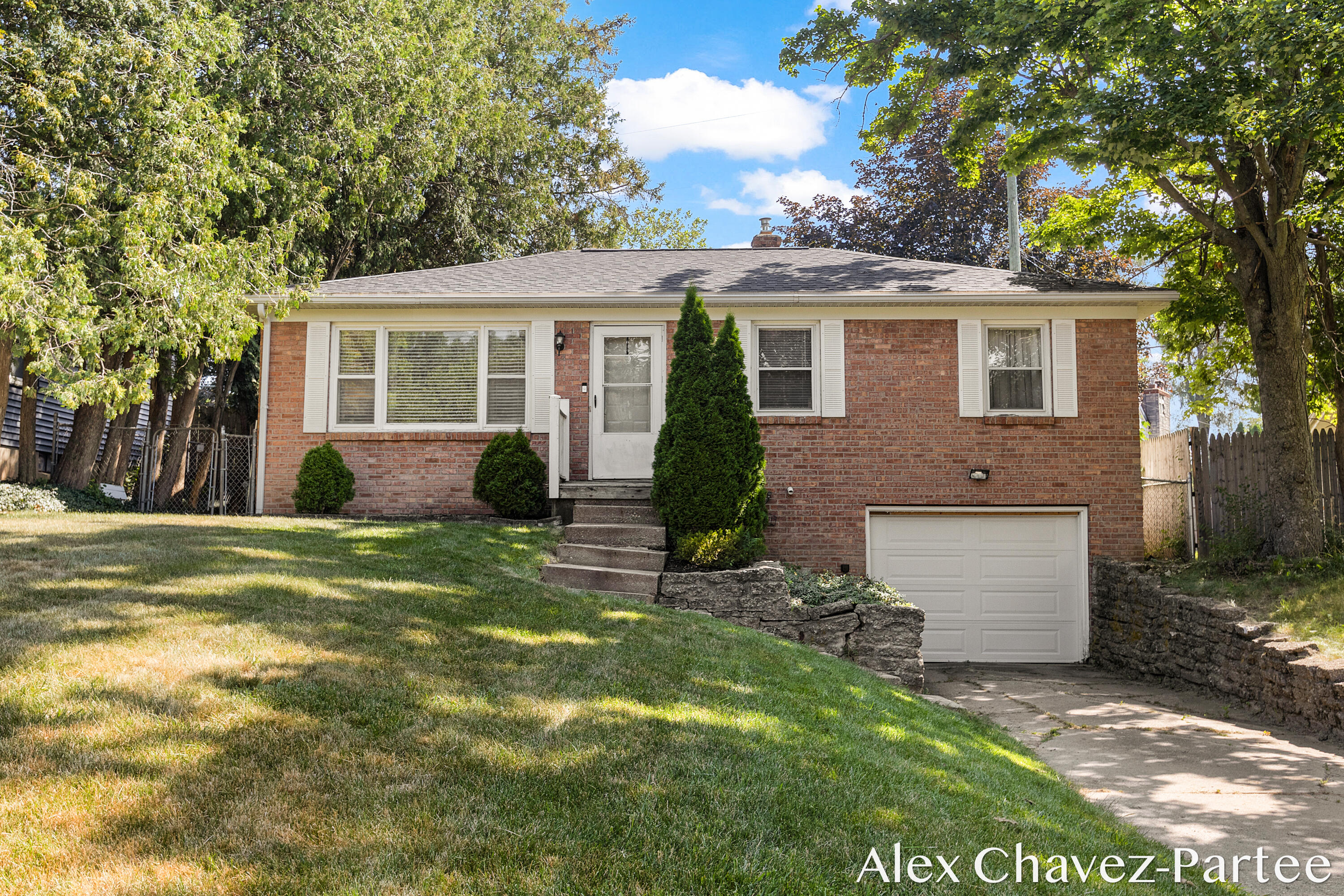 2207 Tremont Boulevard NW Grand Rapids MI 49504