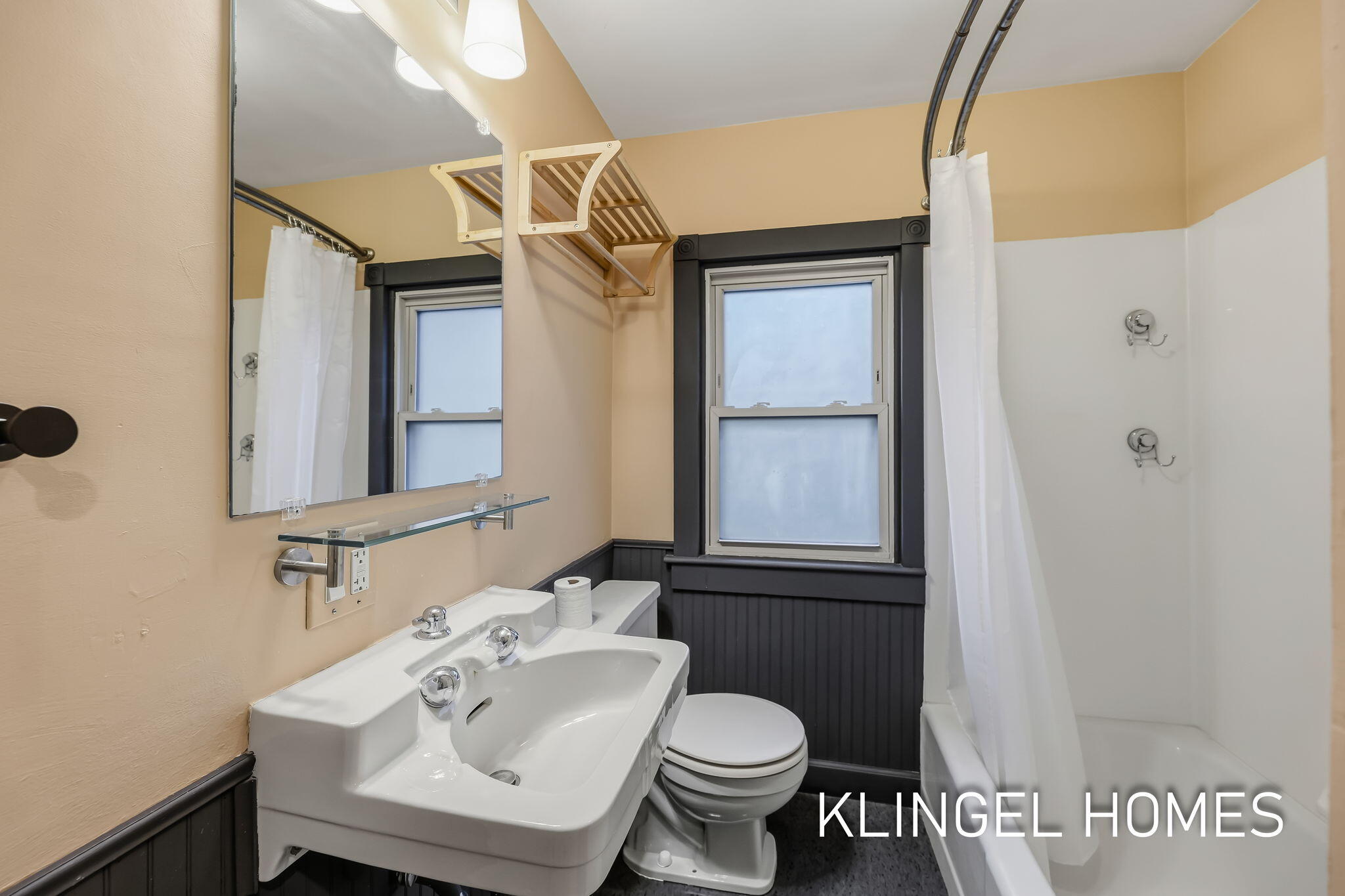 1054 W Larch Avenue Muskegon MI 49441