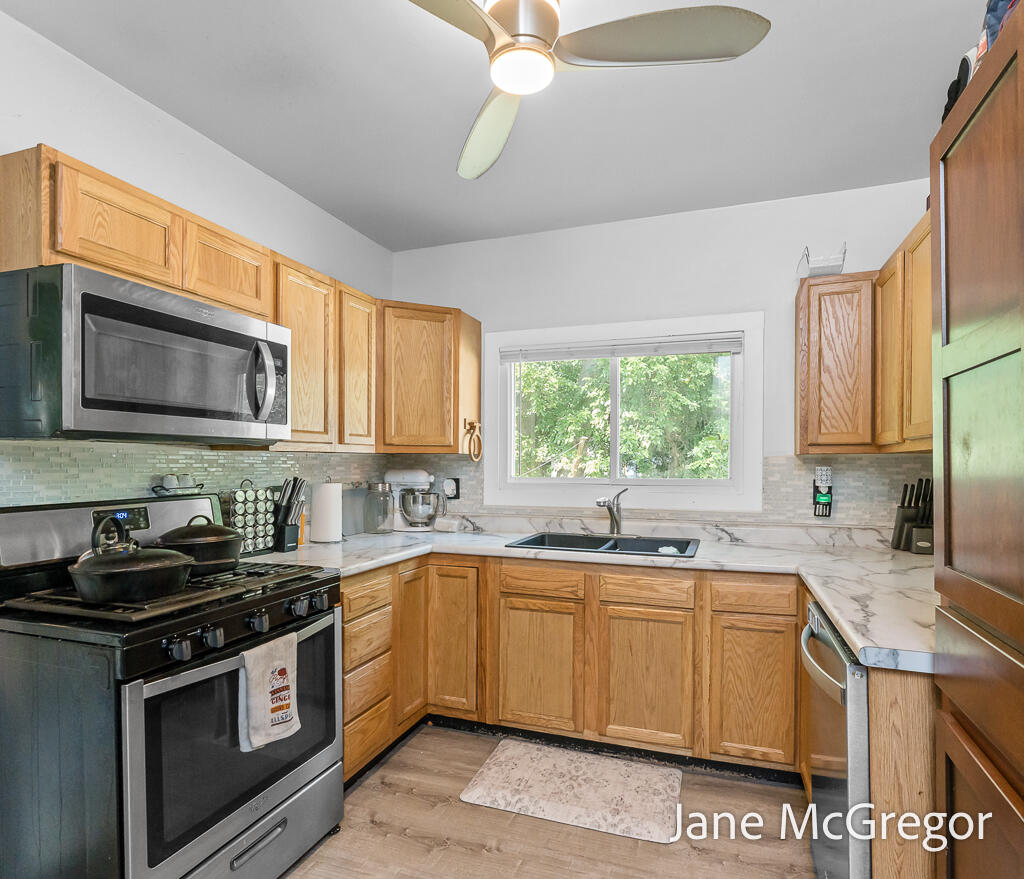 3305 Peck Street Muskegon MI 49444