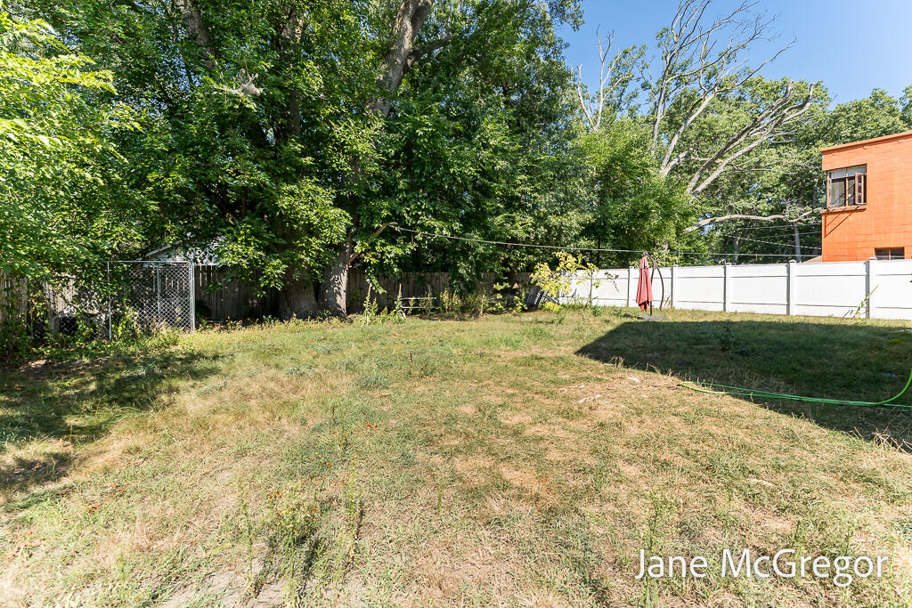 3305 Peck Street Muskegon MI 49444