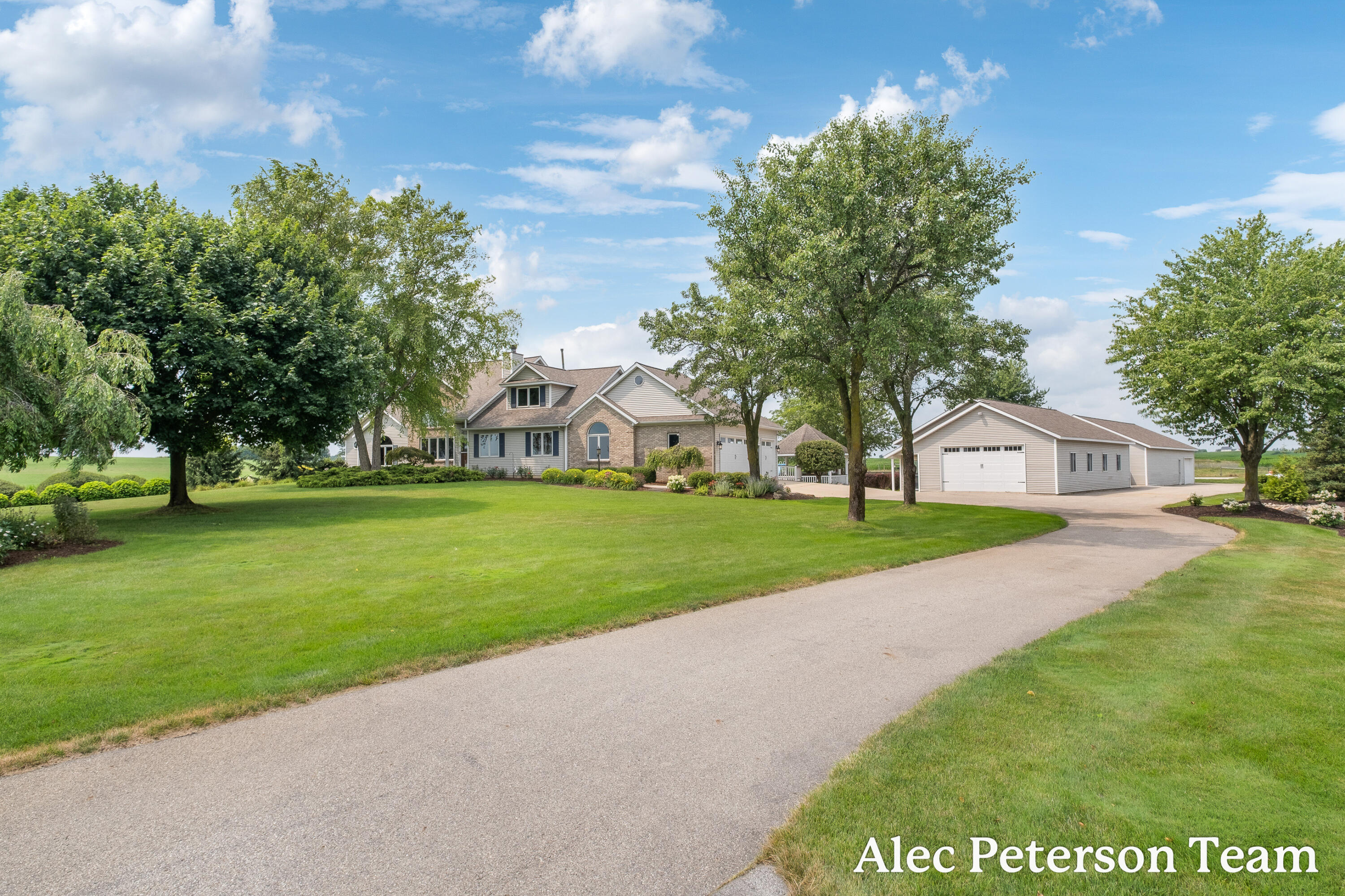 2807 8th Avenue SW Byron Center MI 49315