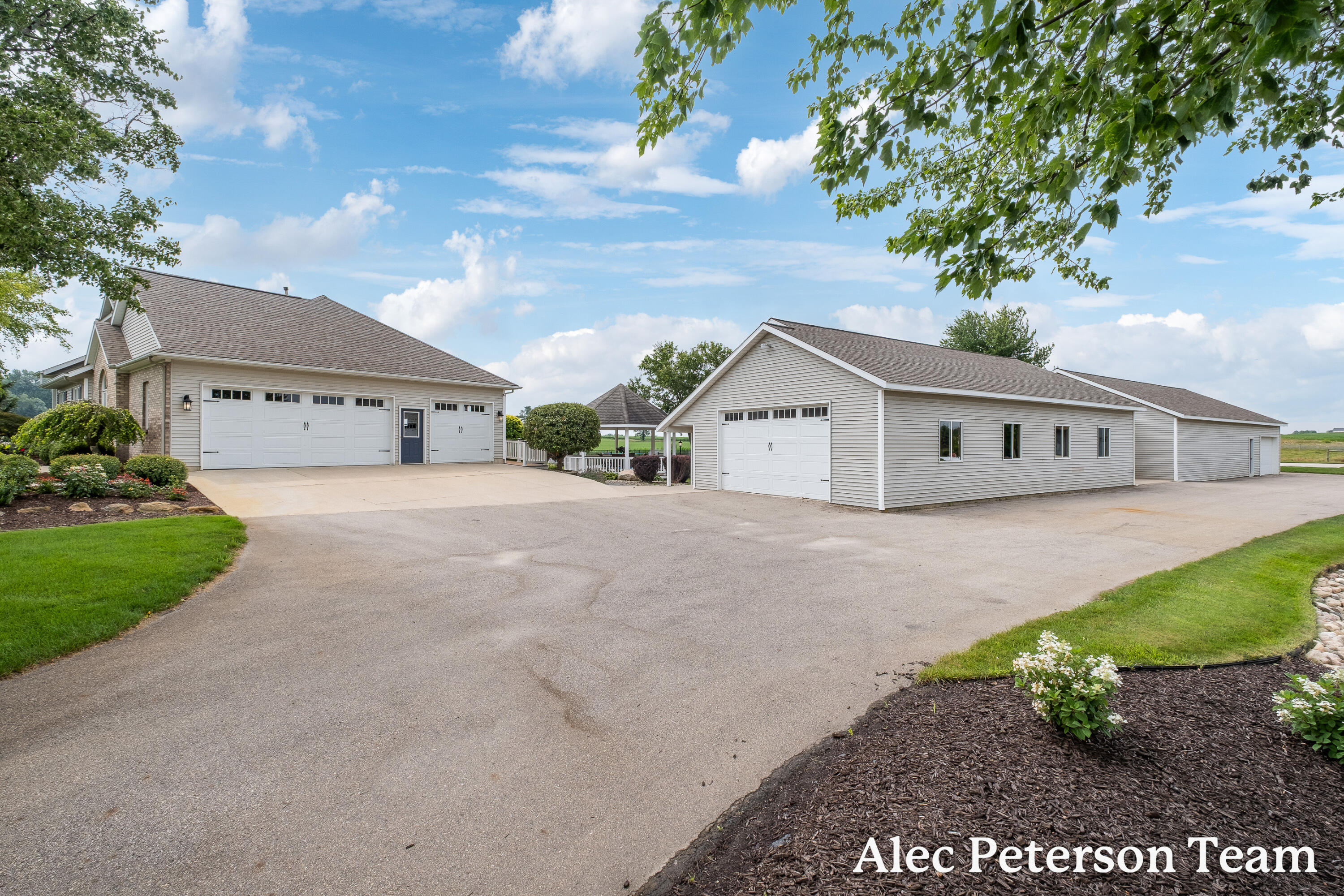 2807 8th Avenue SW Byron Center MI 49315