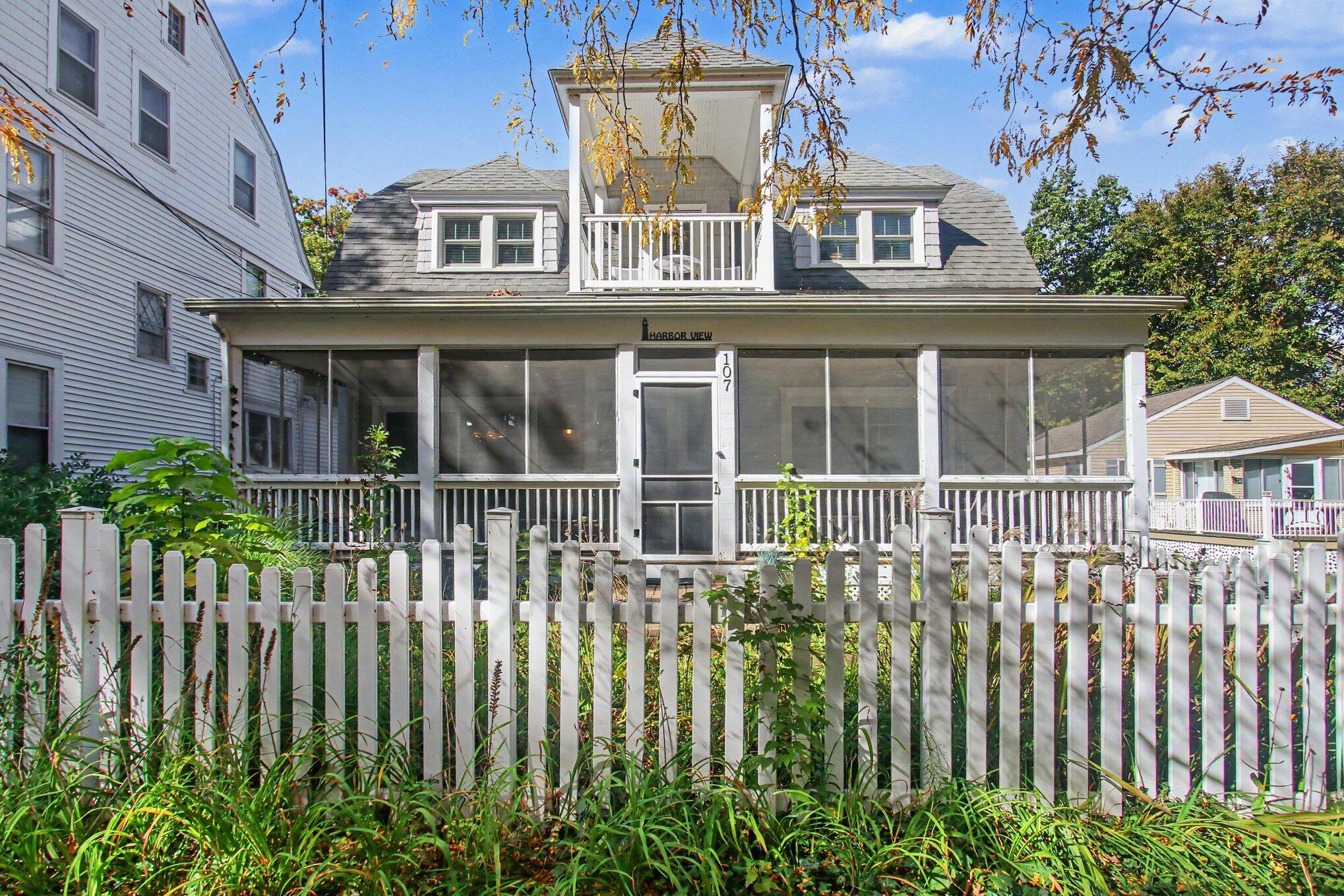 107 Park Avenue South Haven MI 49090