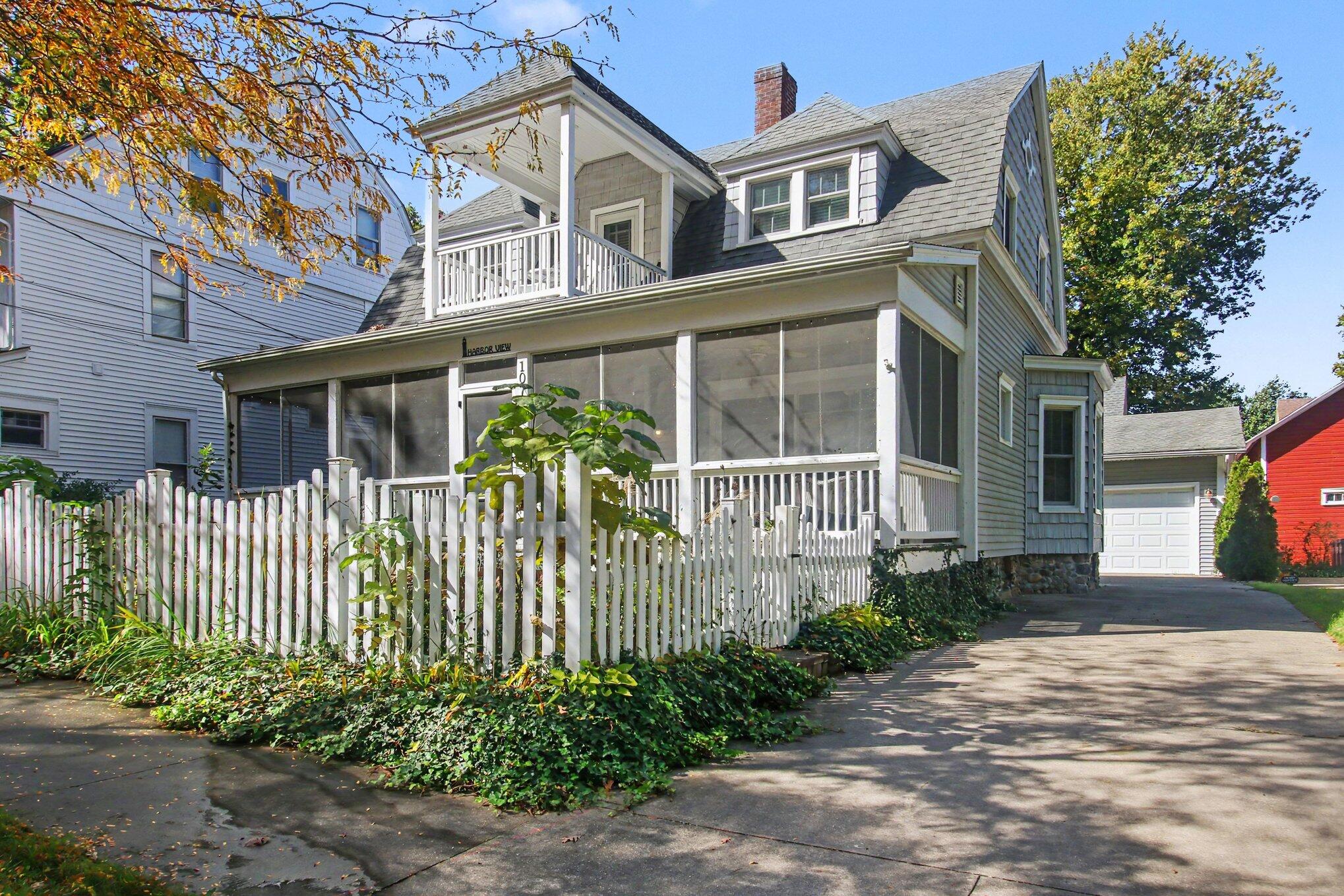 107 Park Avenue South Haven MI 49090