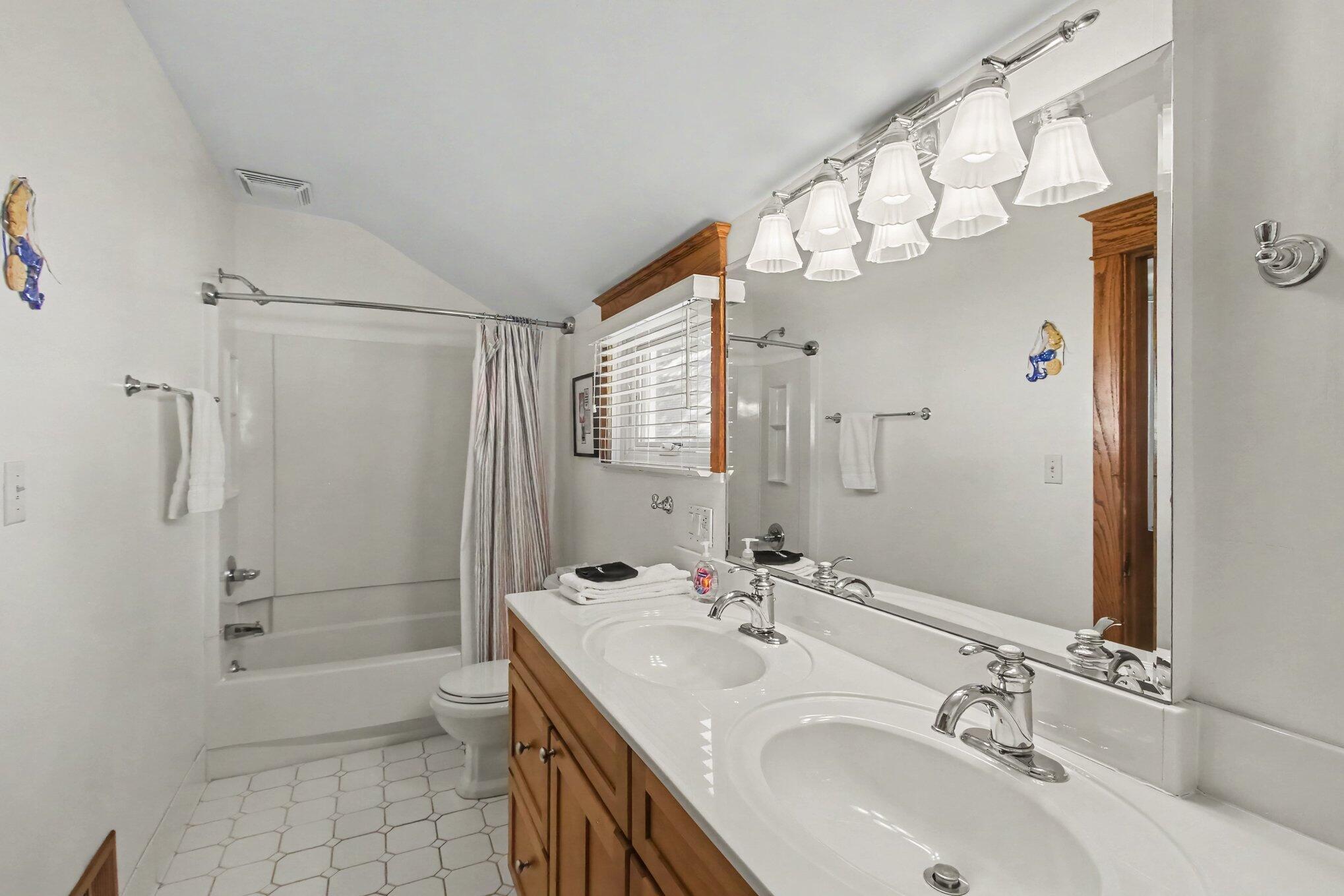 107 Park Avenue South Haven MI 49090