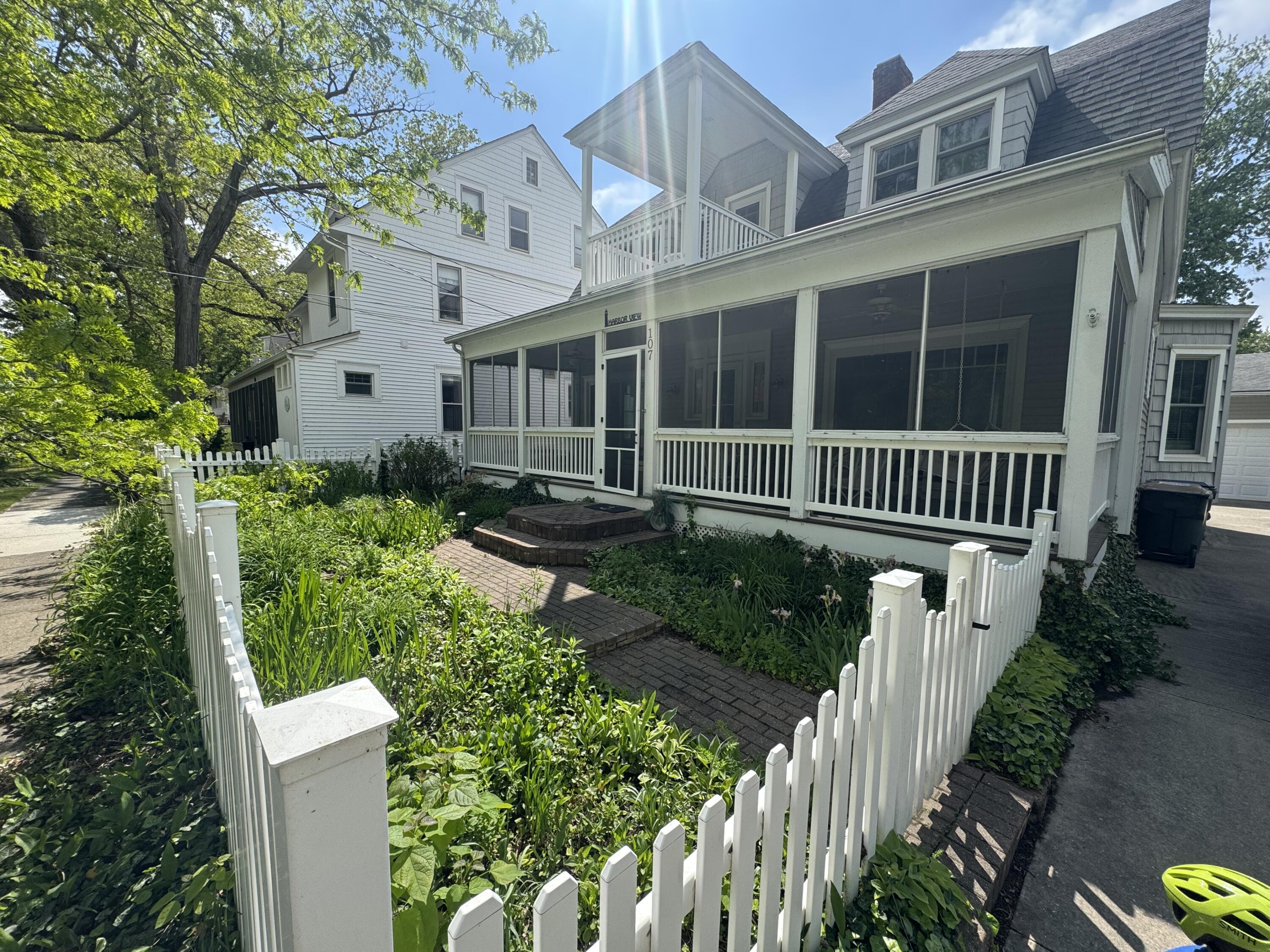 107 Park Avenue South Haven MI 49090