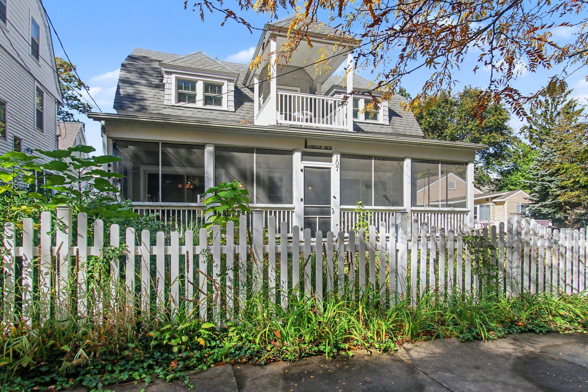 107 Park Avenue South Haven MI 49090