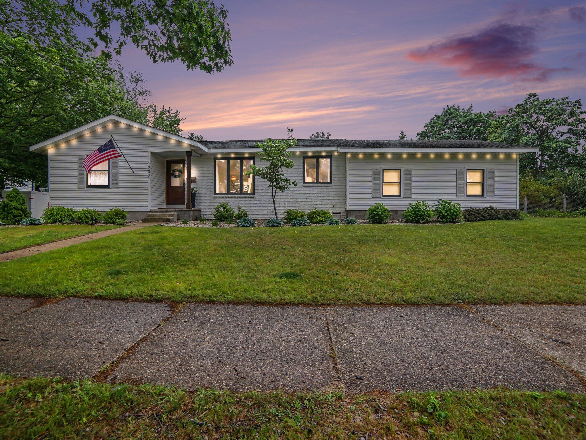 1202 Woodlawn Avenue Grand Haven MI 49417