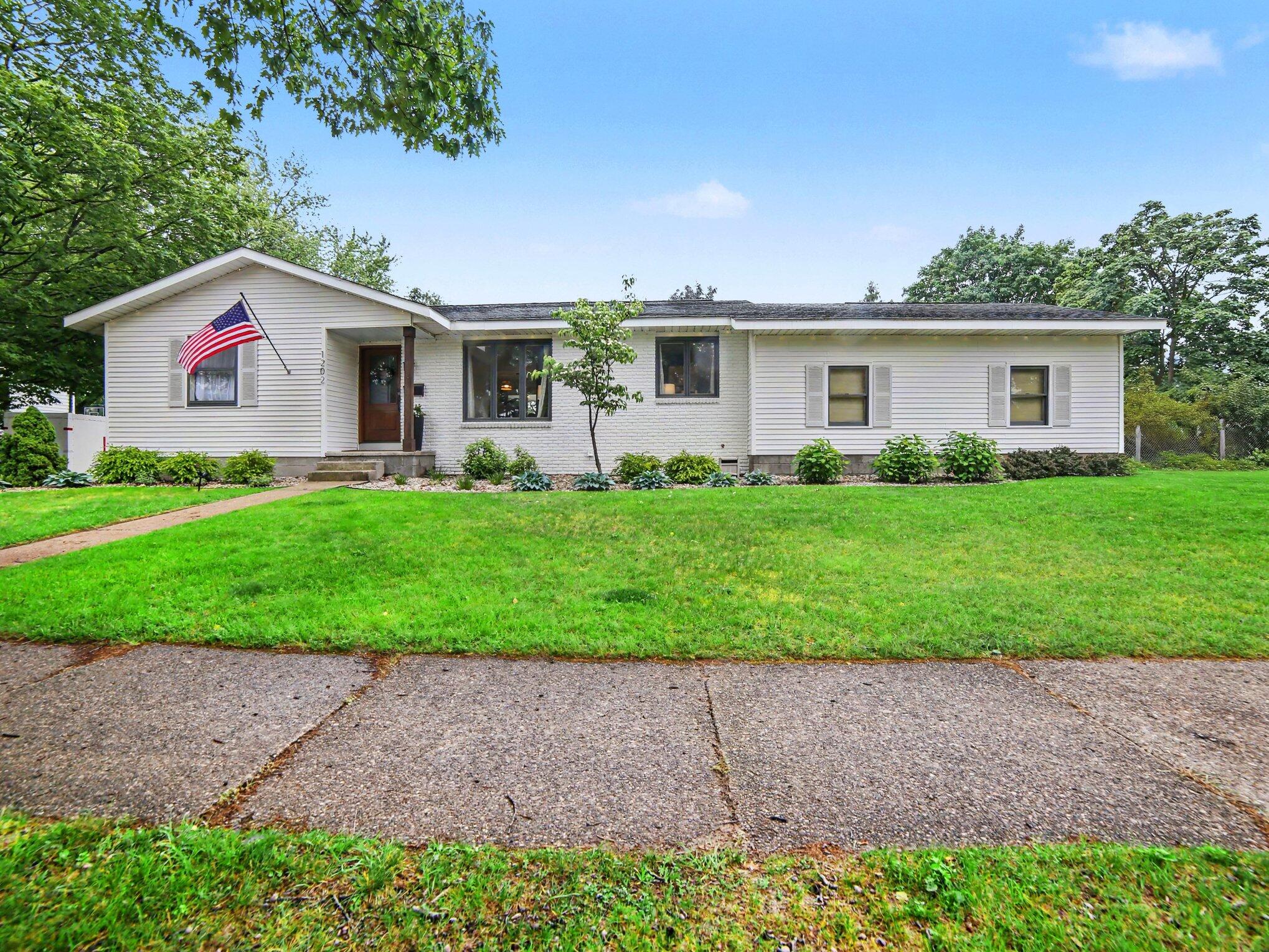 1202 Woodlawn Avenue Grand Haven MI 49417