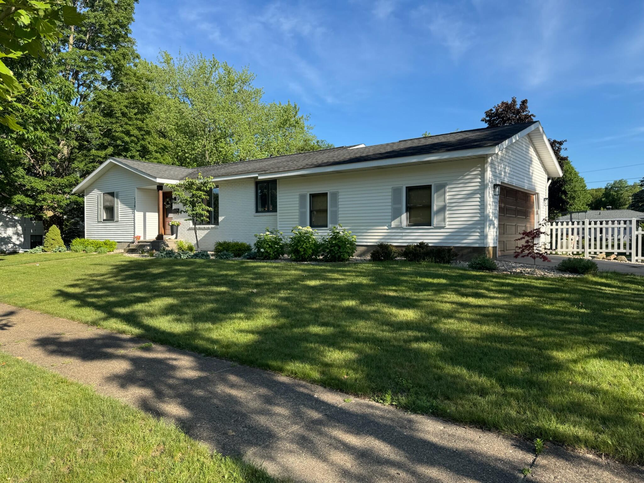 1202 Woodlawn Avenue Grand Haven MI 49417