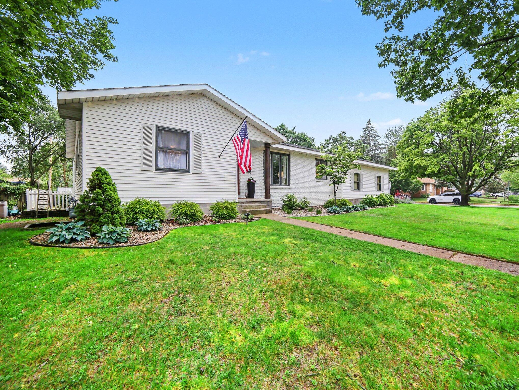 1202 Woodlawn Avenue Grand Haven MI 49417