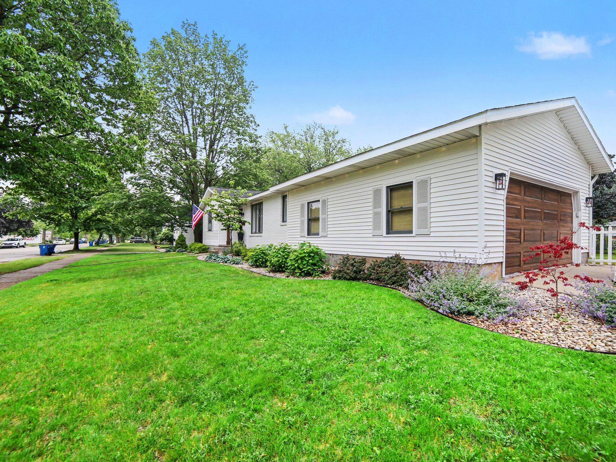 1202 Woodlawn Avenue Grand Haven MI 49417