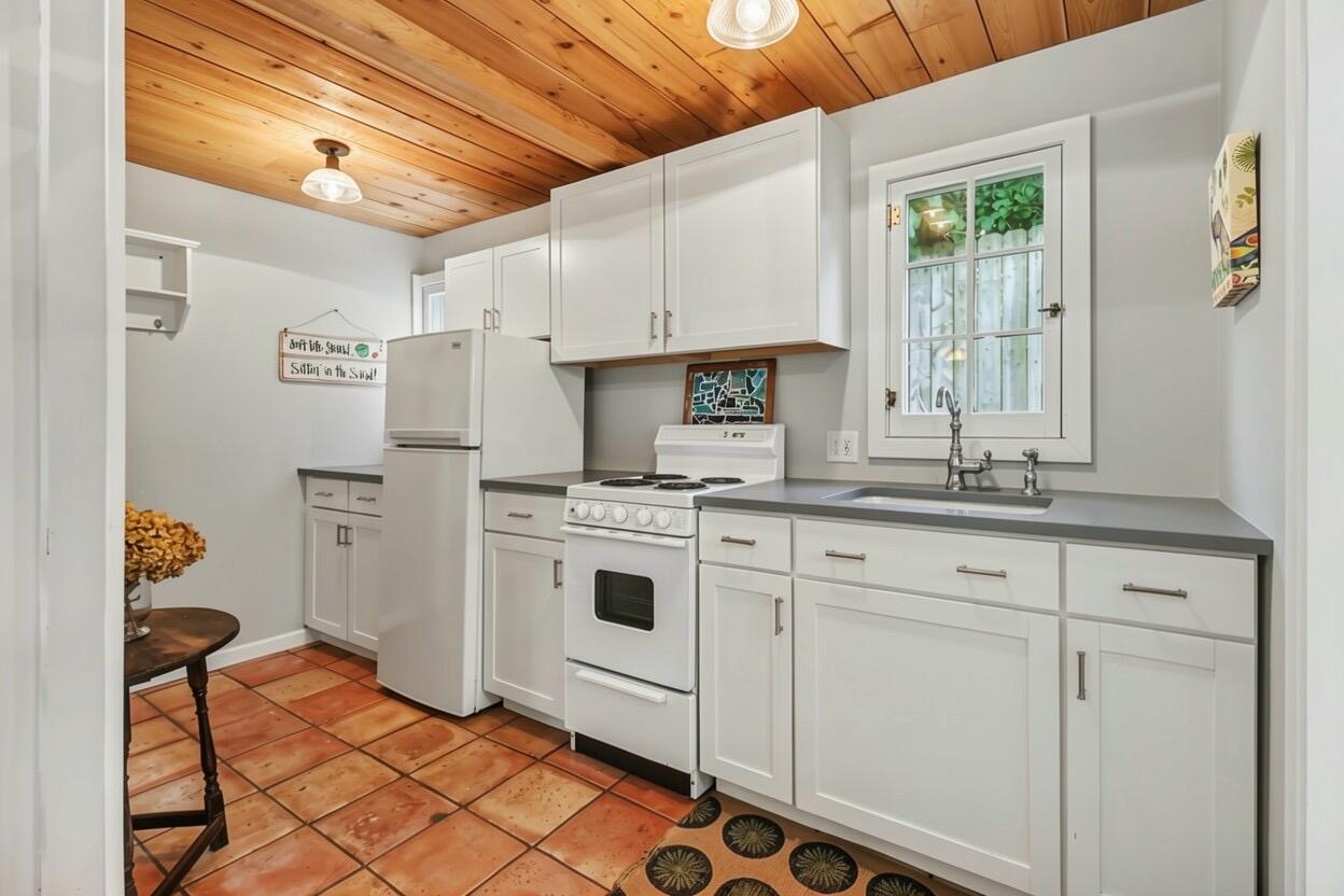 995 N Lakeshore Drive Ludington MI 49431