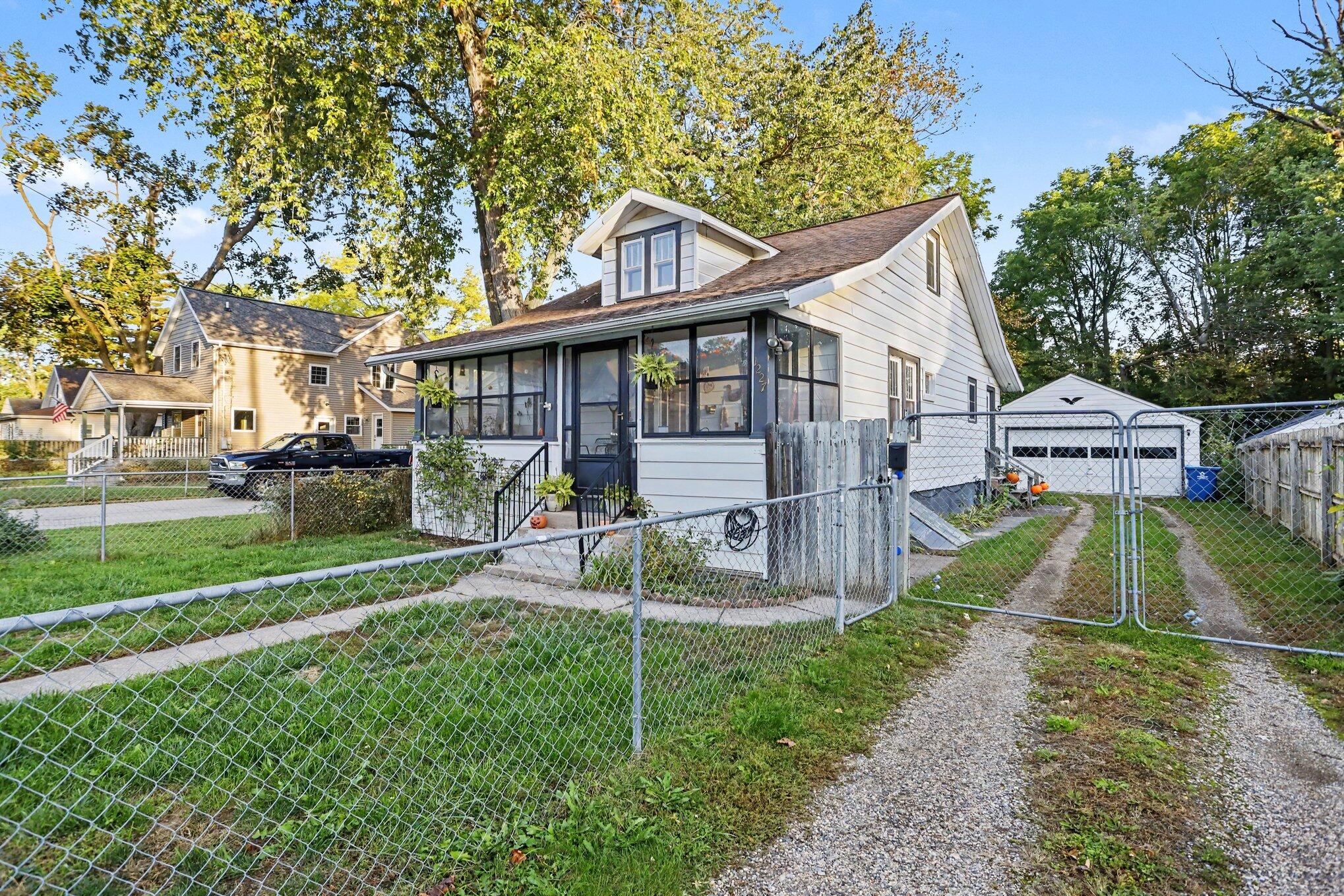 1227 E Alcott Street Kalamazoo MI 49001