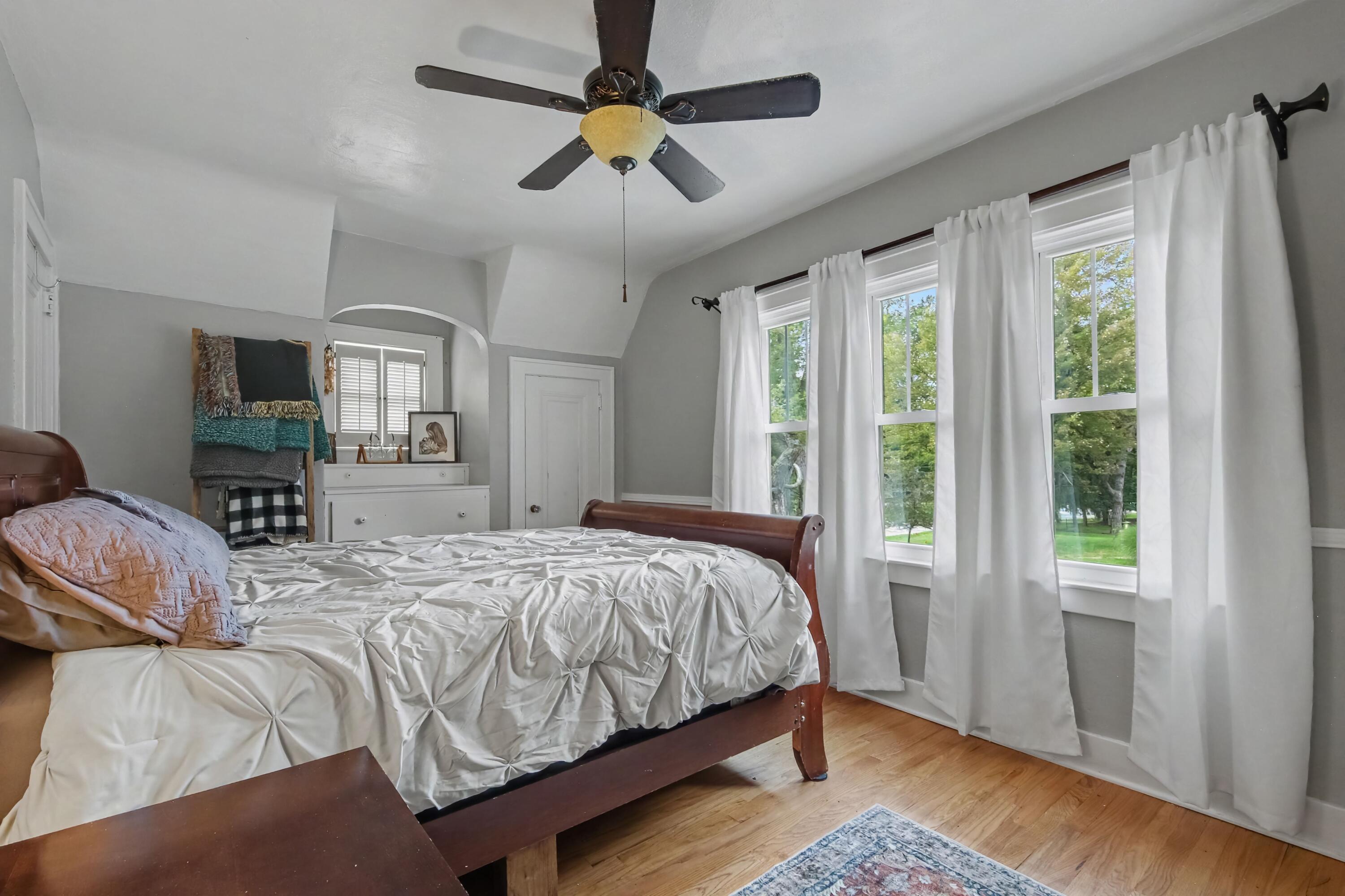 1214 Oakleigh Avenue NW Grand Rapids MI 49504