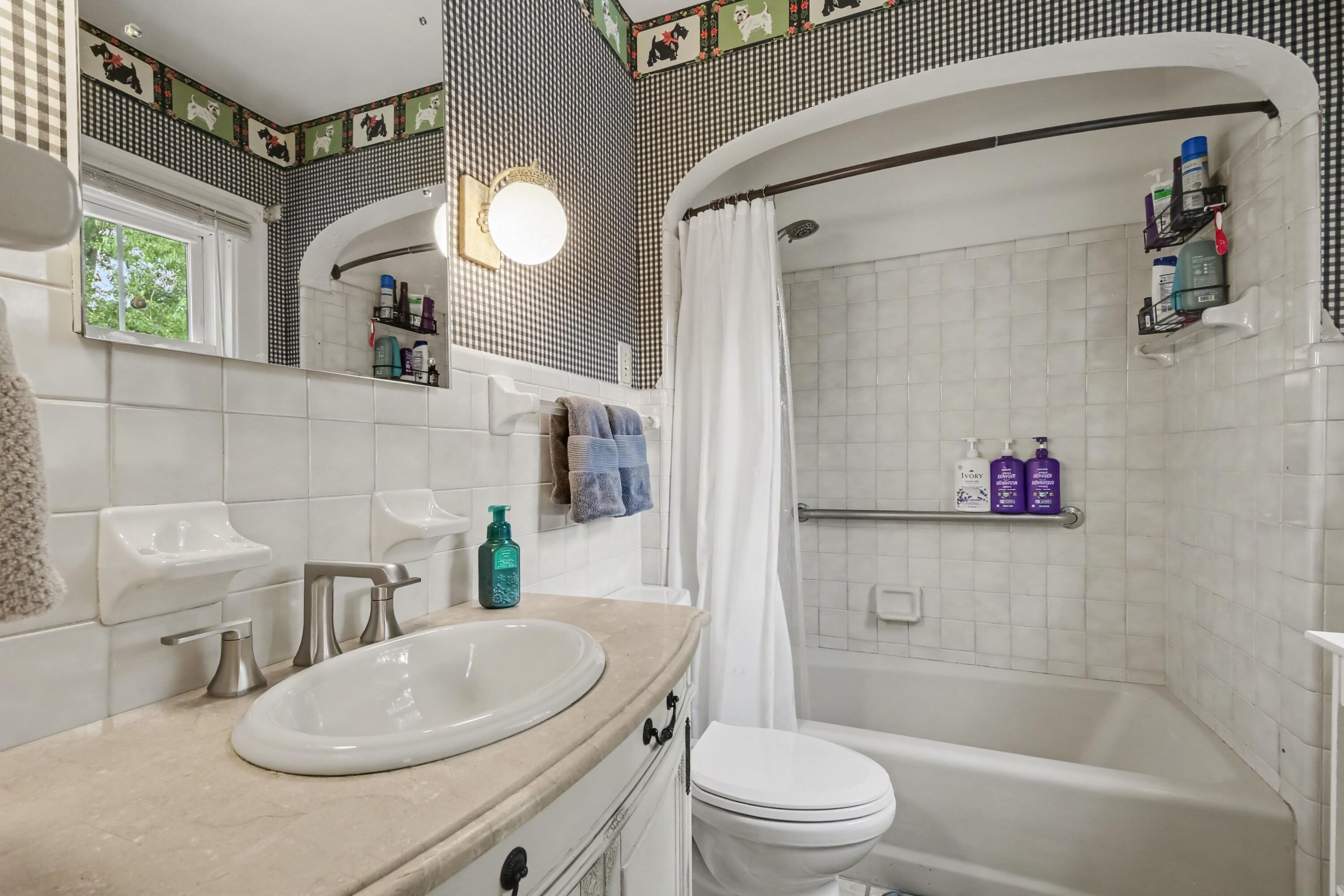 1214 Oakleigh Avenue NW Grand Rapids MI 49504