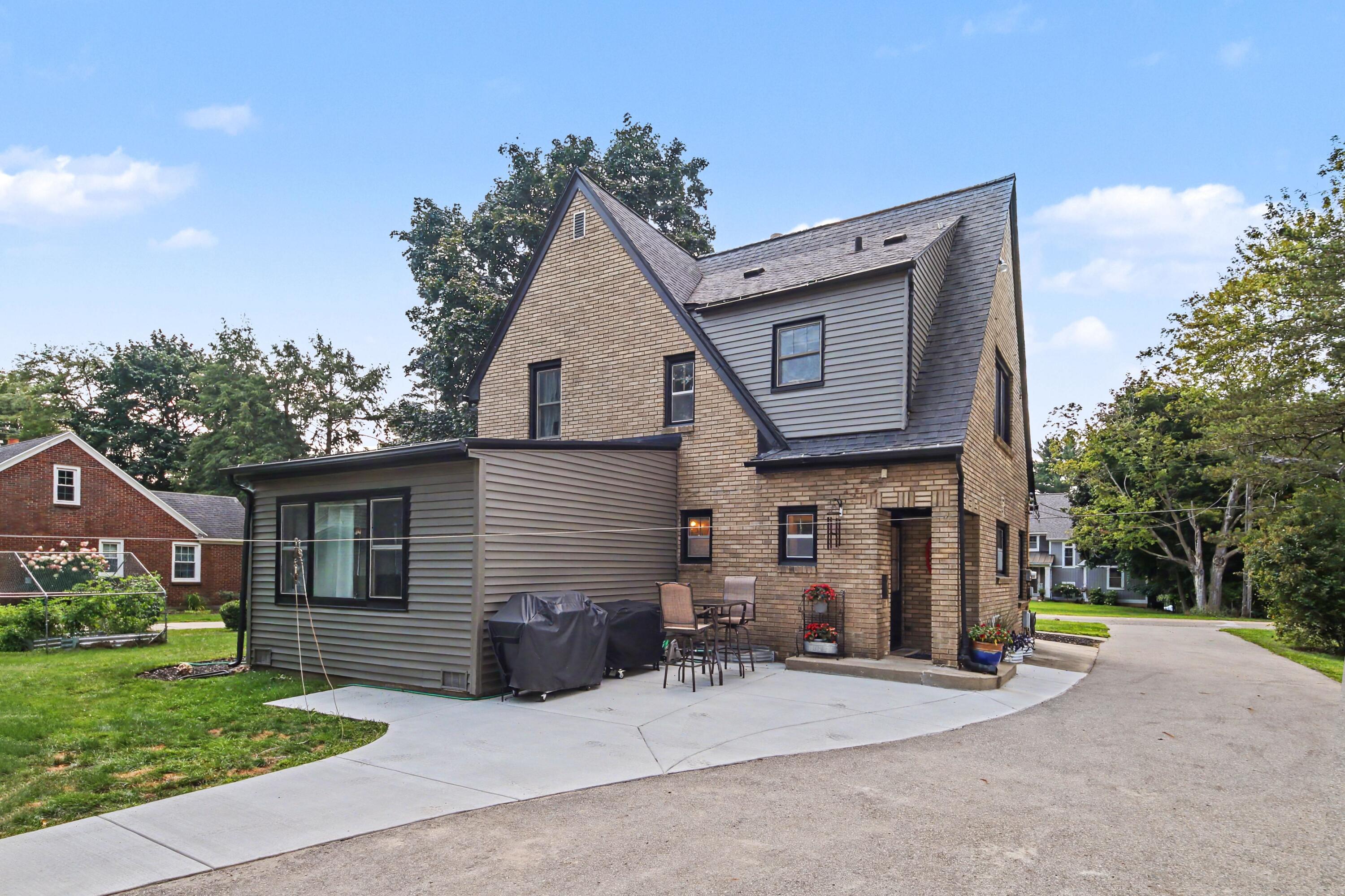 1214 Oakleigh Avenue NW Grand Rapids MI 49504