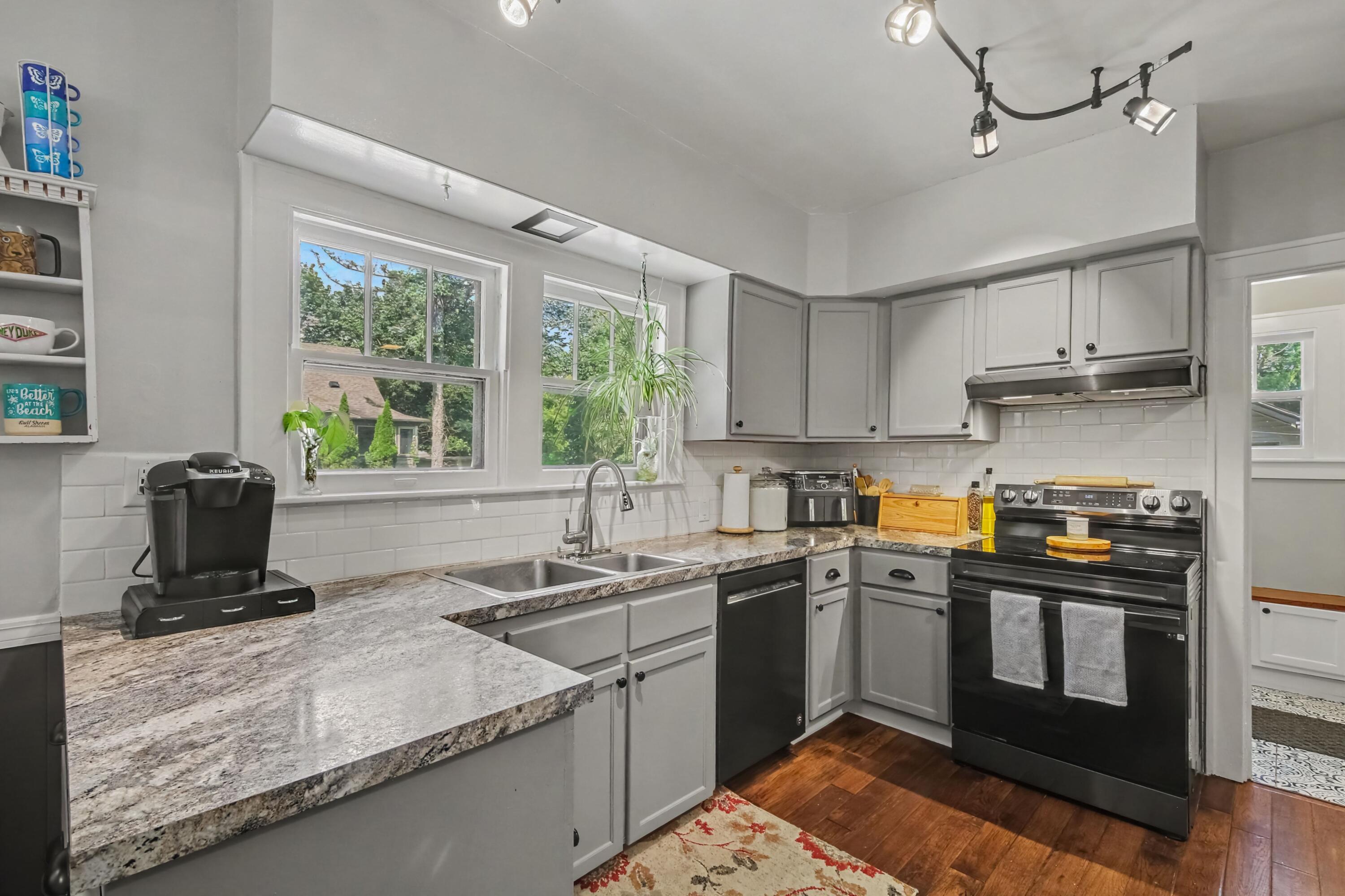 1214 Oakleigh Avenue NW Grand Rapids MI 49504