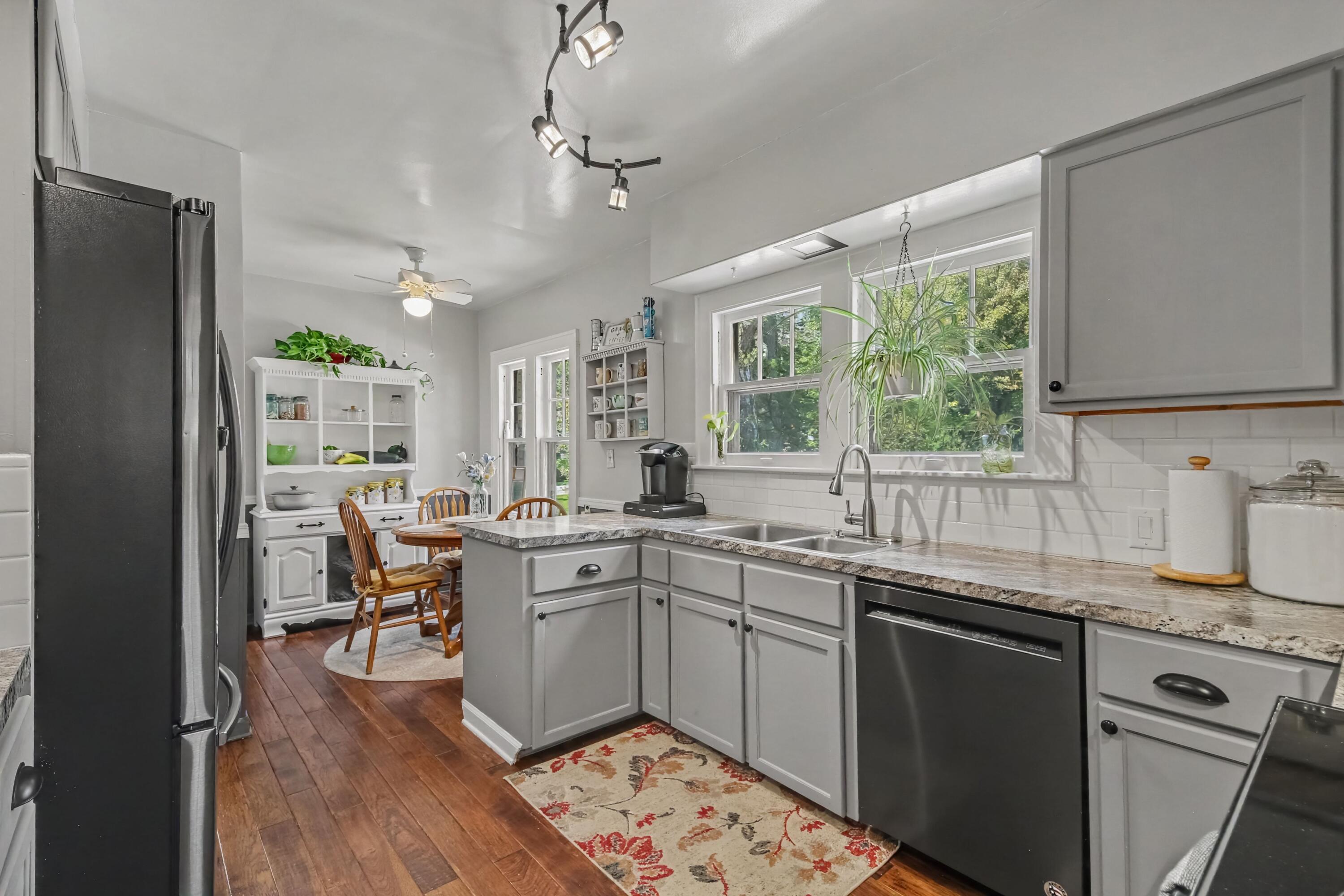 1214 Oakleigh Avenue NW Grand Rapids MI 49504