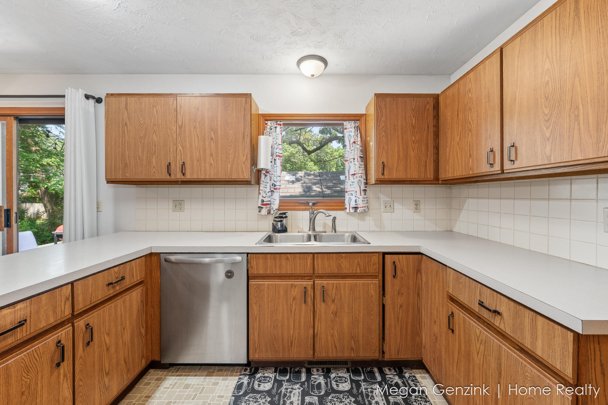 195 Surry Oak Drive Holland MI 49424