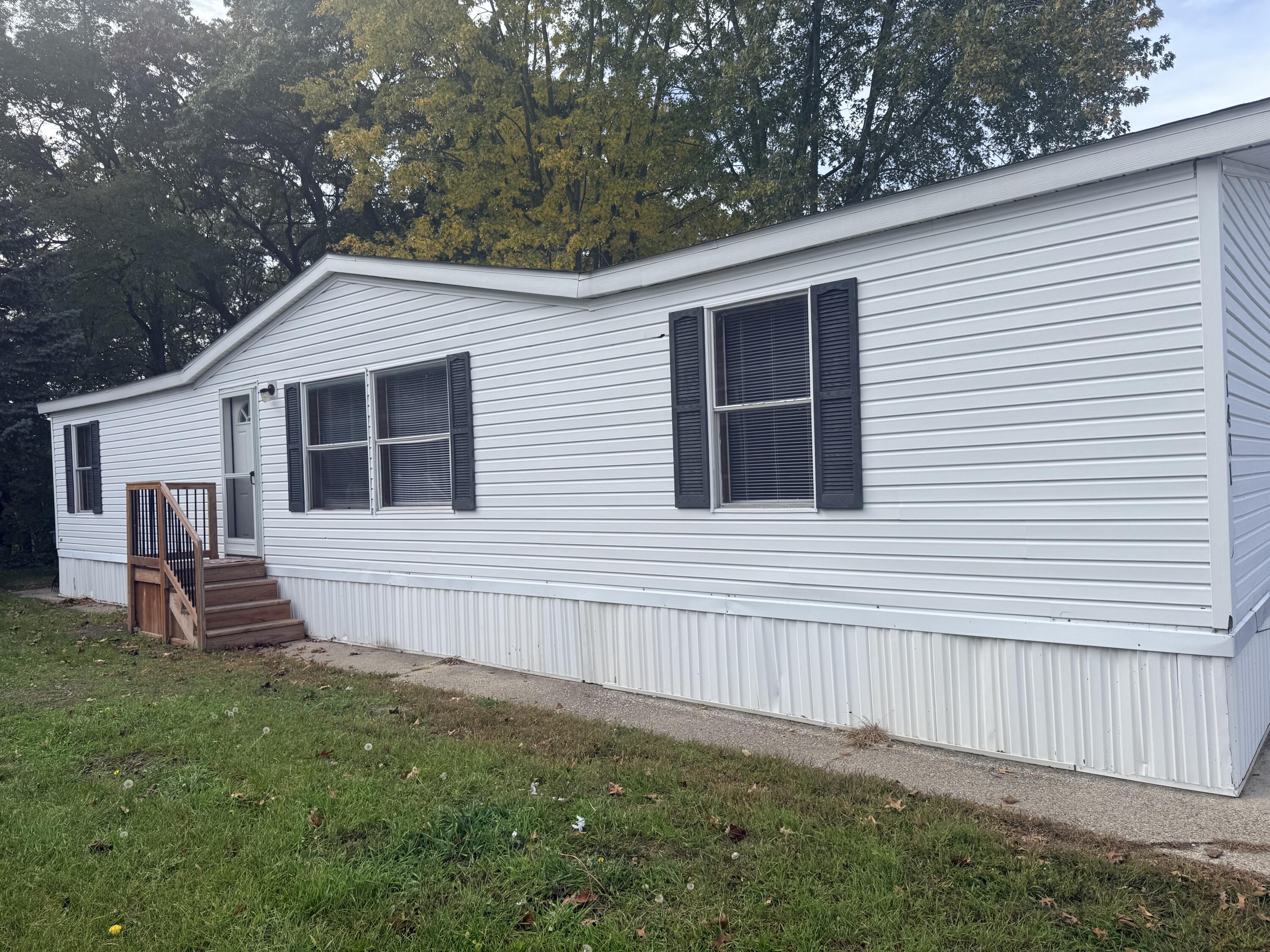 1481 Kenora Street Norton Shores MI 49444