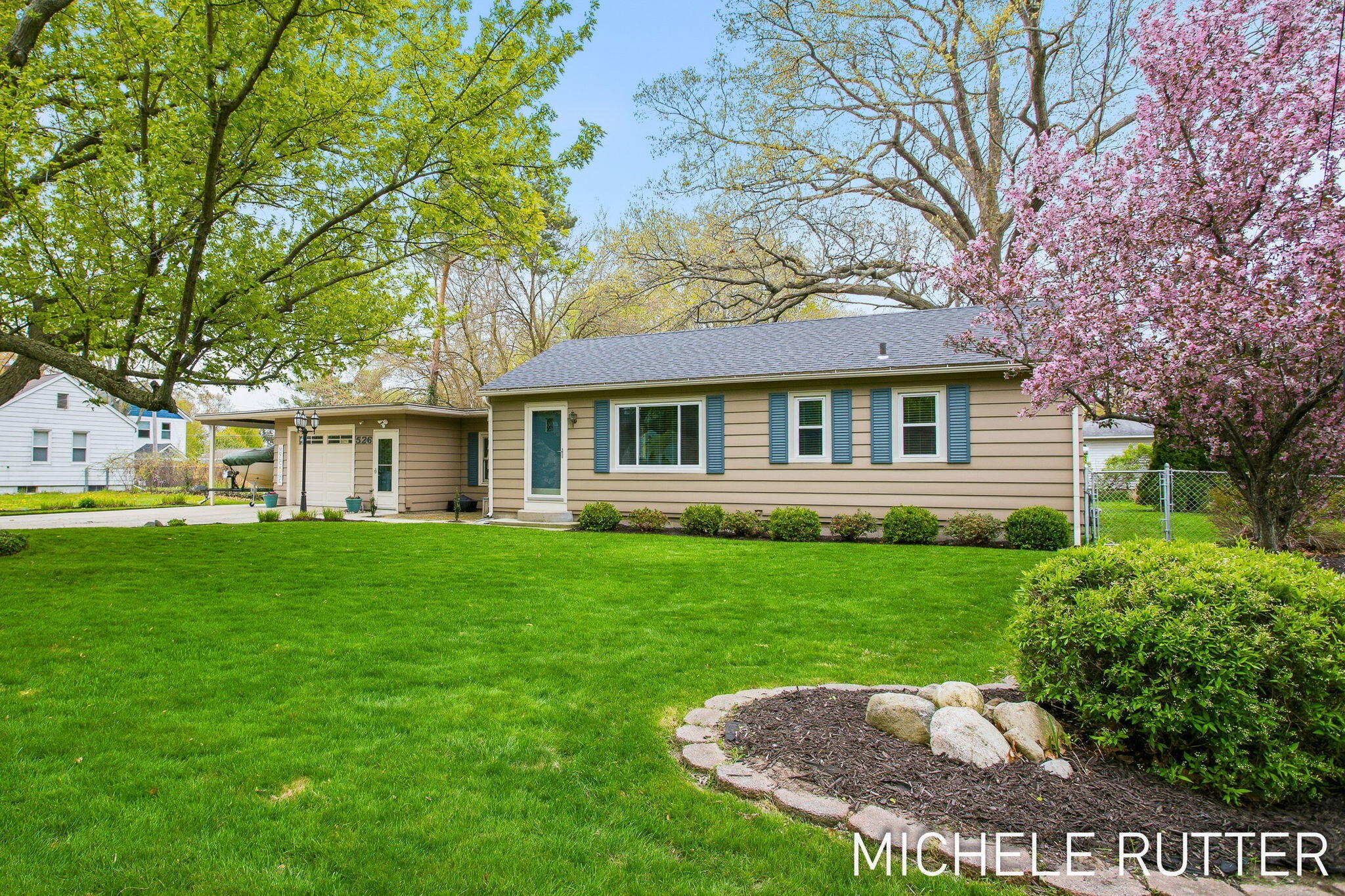 526 Pinecrest Street Holland MI 49424