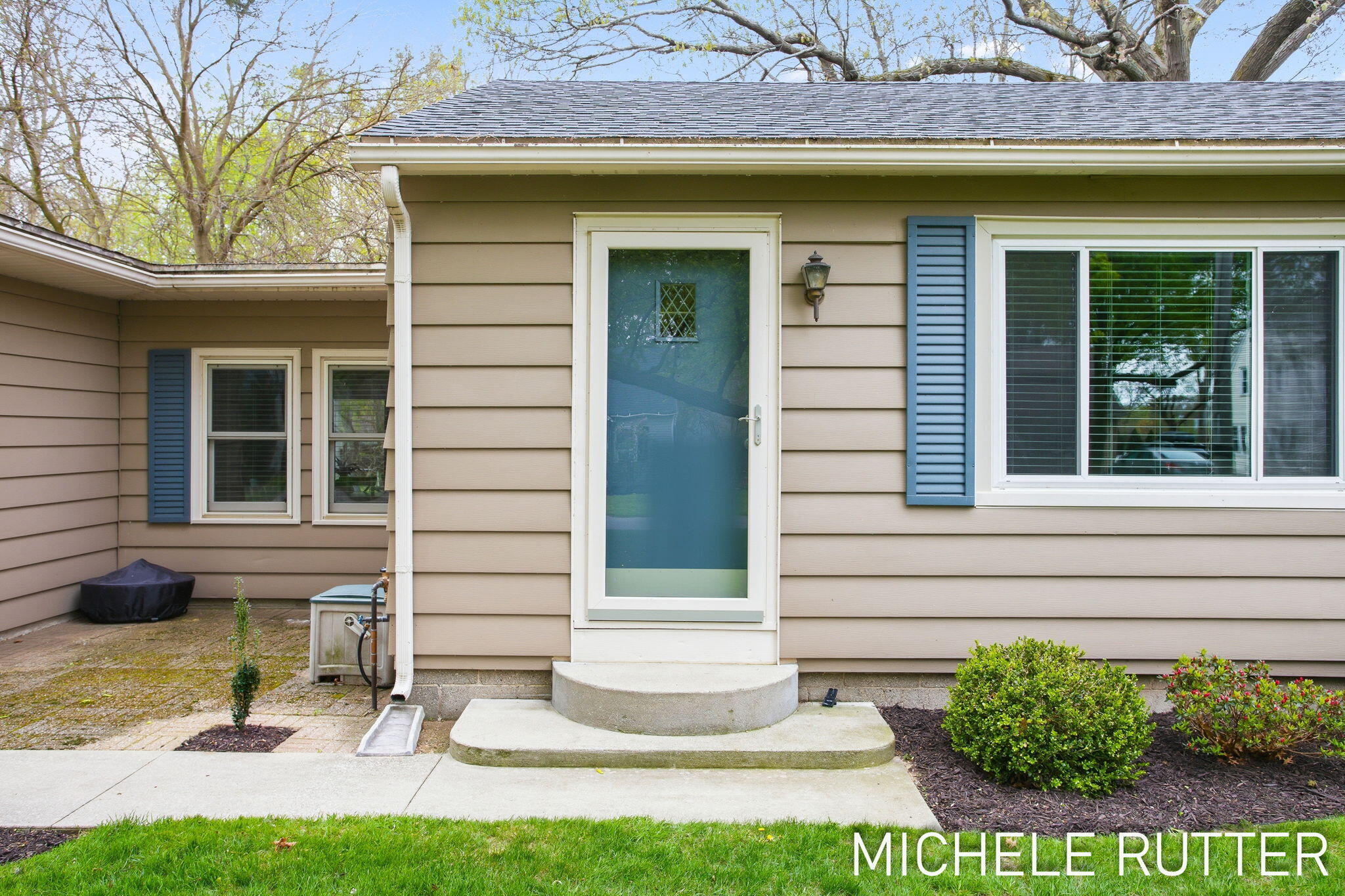 526 Pinecrest Street Holland MI 49424