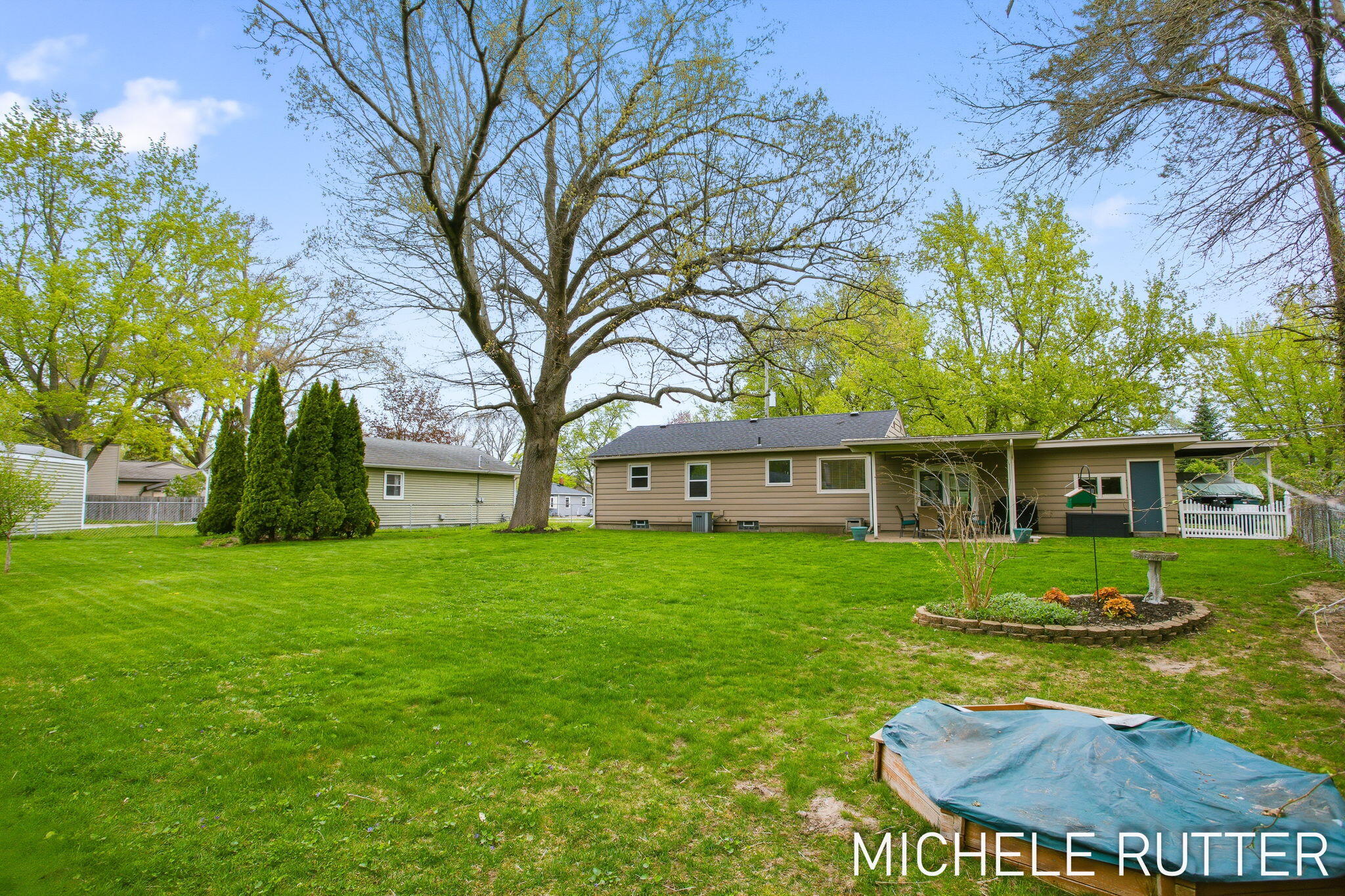 526 Pinecrest Street Holland MI 49424