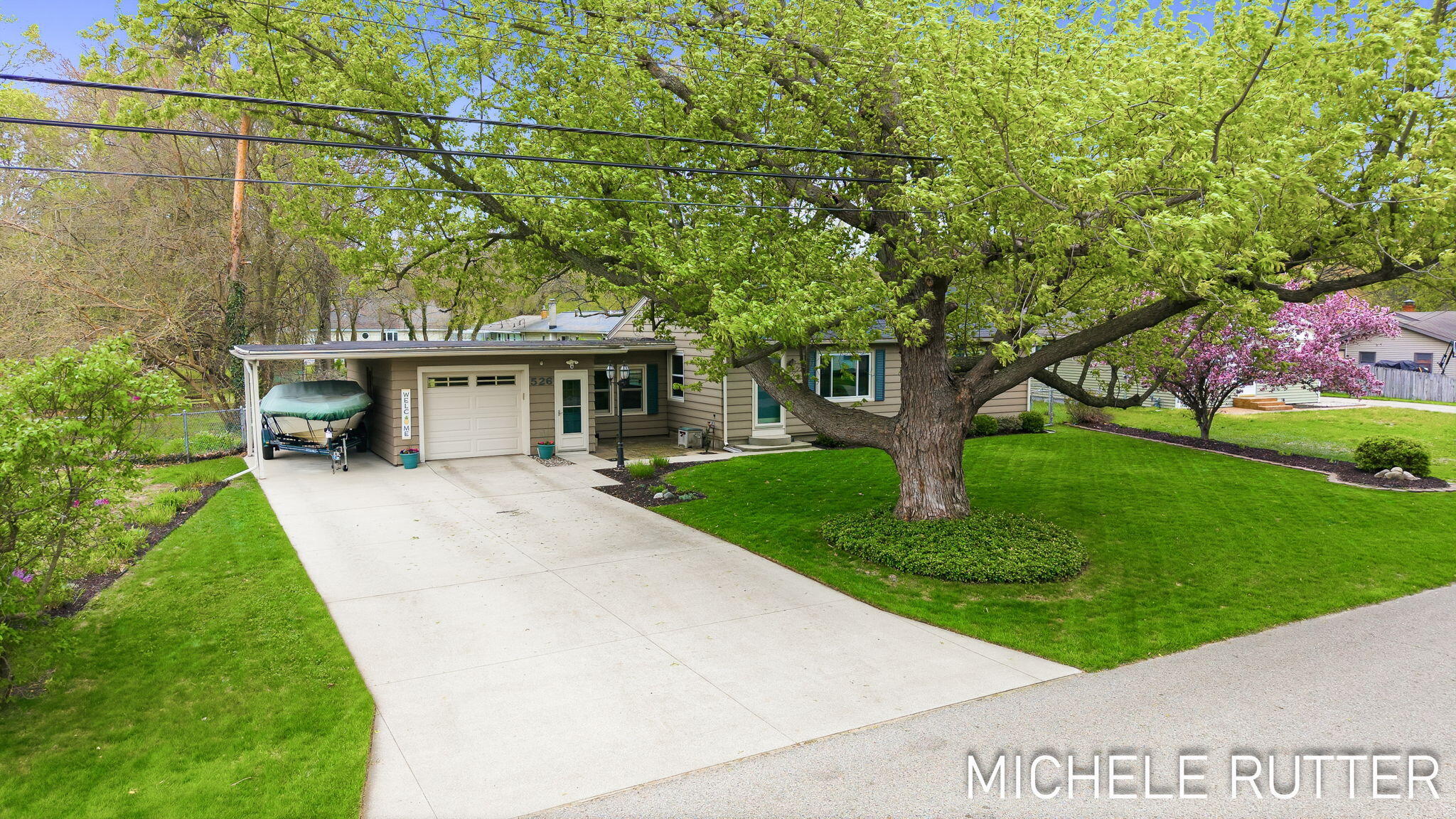 526 Pinecrest Street Holland MI 49424