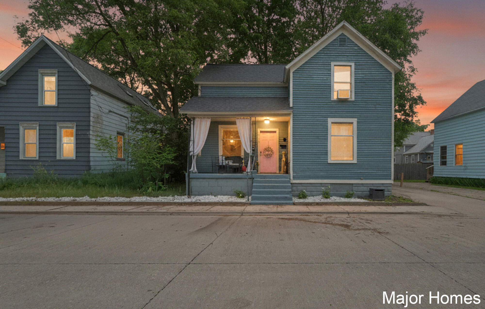 323 Robey Place SE Grand Rapids MI 49506
