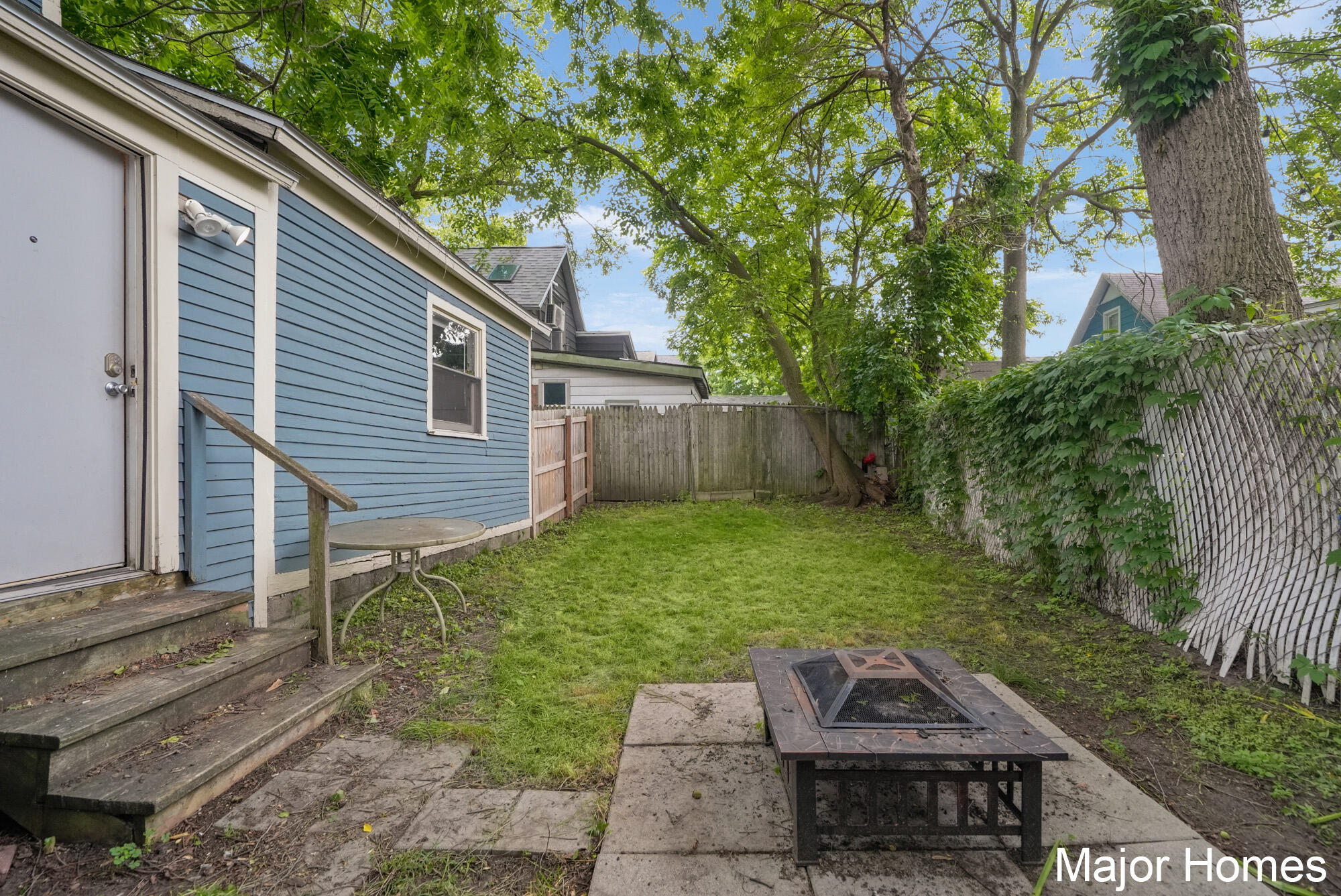 323 Robey Place SE Grand Rapids MI 49506